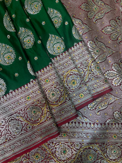 Dark Green And Red Katan Banarasi Saree with Silver Zari Floral Weaving And Grand Pallu B0574ds