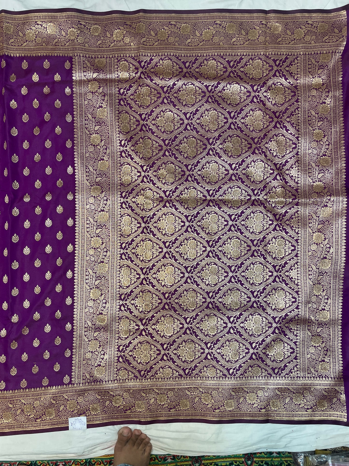 Purple Katan Banarasi Saree with Silver Zari Floral Weaving And Grand Pallu B0575ds