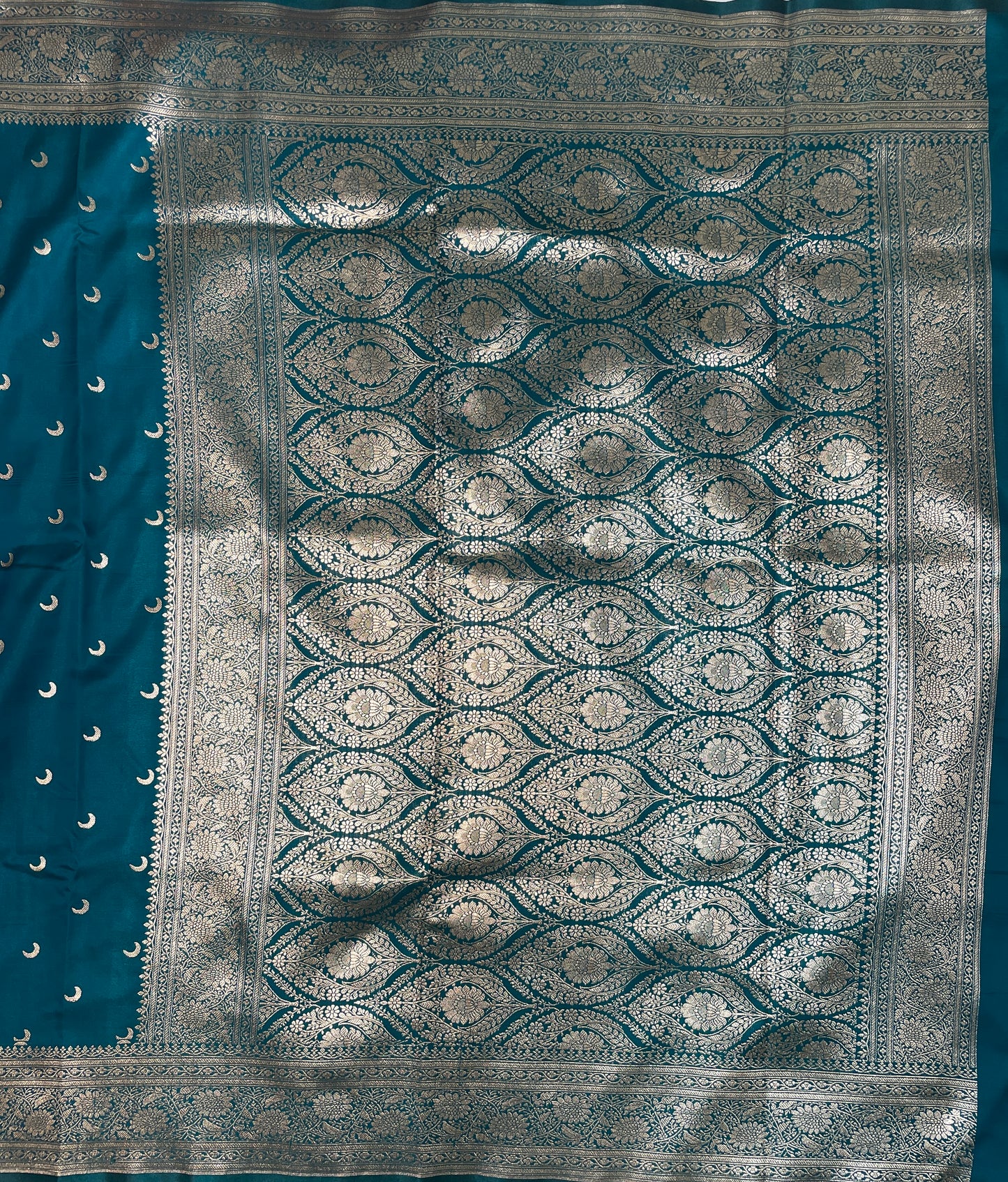 Teal Blue Katan Banarasi Saree with Silver Zari Floral Weaving And Grand Pallu B0576ds