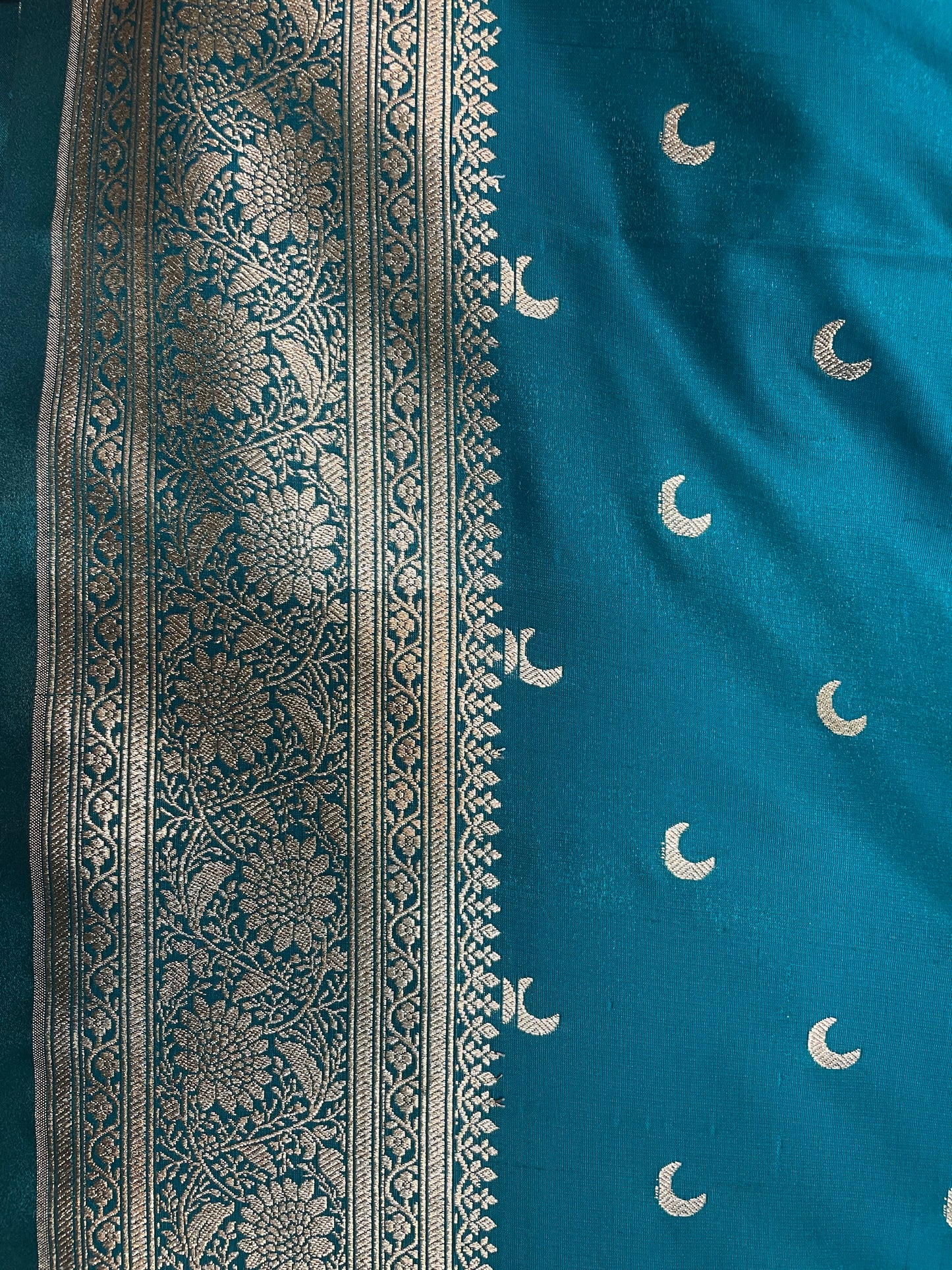 Teal Blue Katan Banarasi Saree with Silver Zari Floral Weaving And Grand Pallu B0576ds