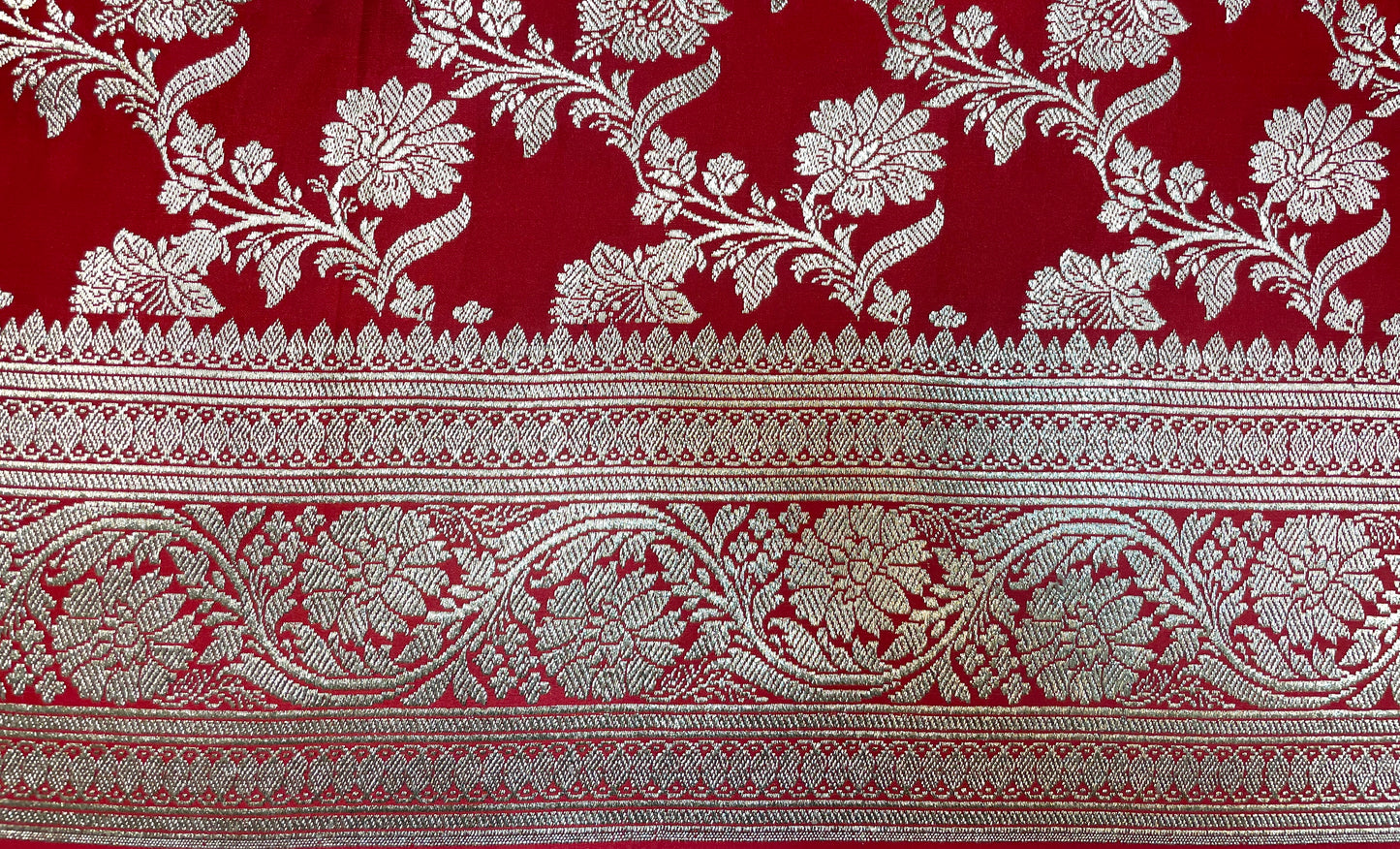 Red Katan Banarasi Saree with Silver Zari Floral Weaving And Grand Pallu B0580ds