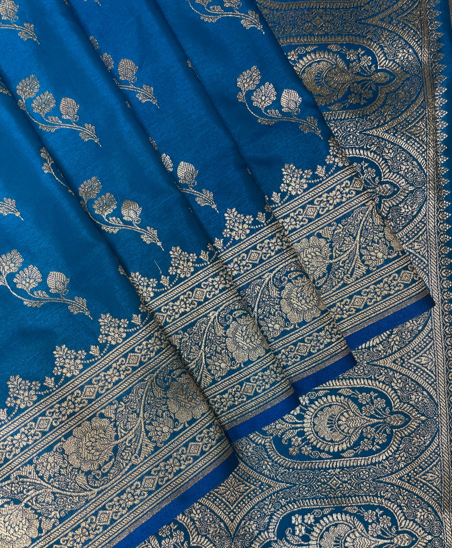 Light Blue Katan Banarasi Saree with Silver Zari Floral Weaving And Grand Pallu B0586ds