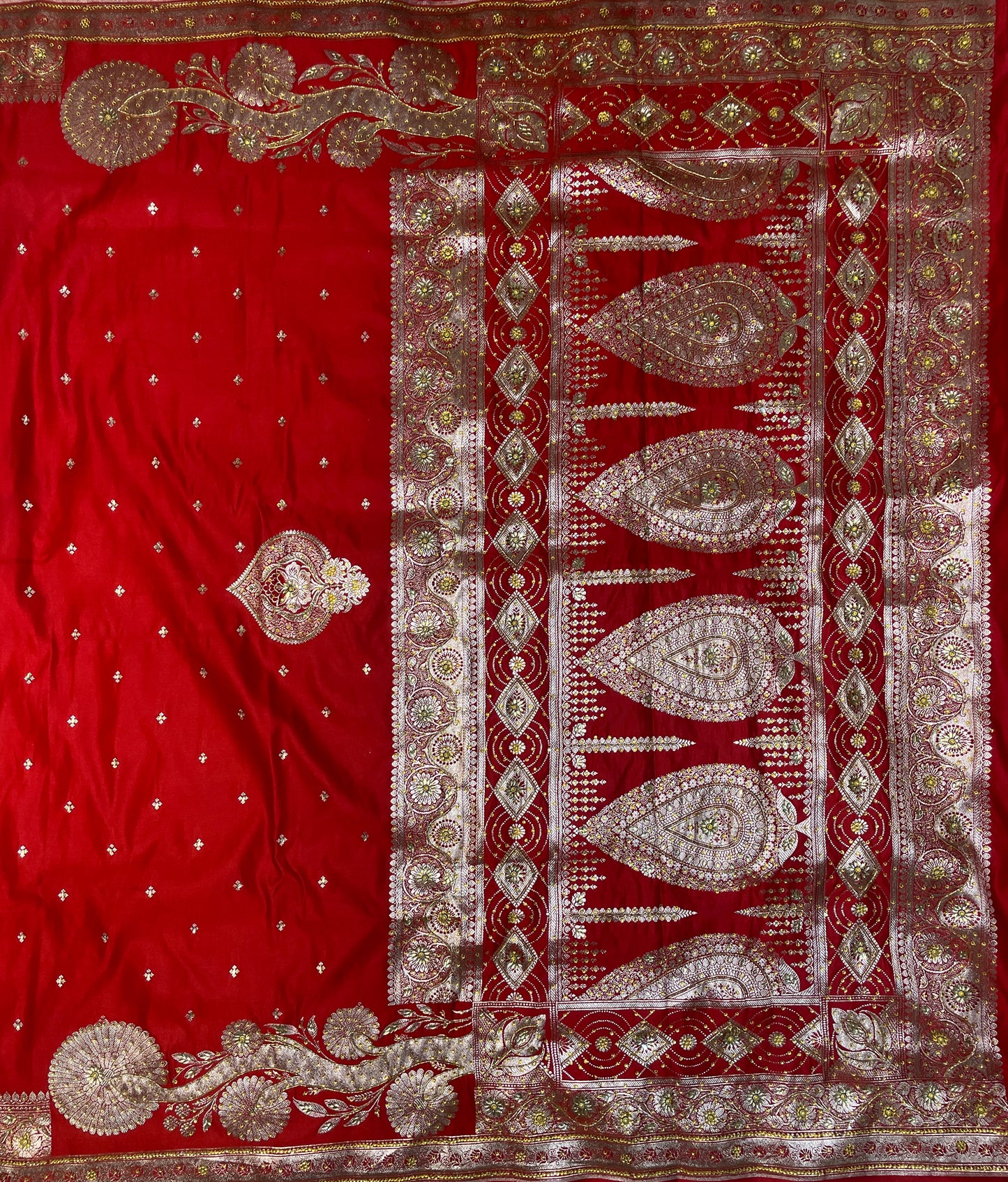 light Red Katan Banarasi Saree with Silver Zari Floral Weaving And Grand Pallu B0609ds