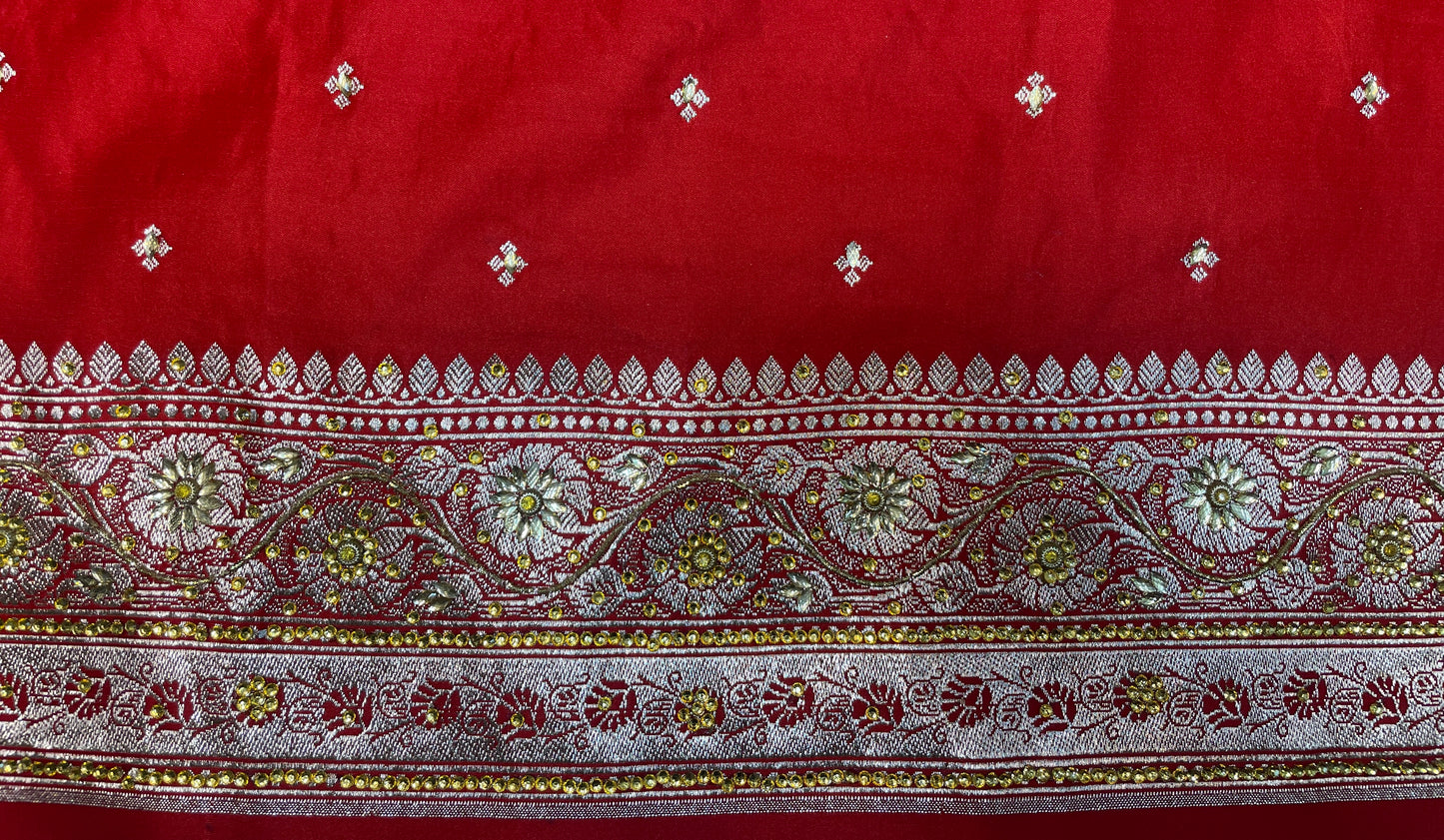 light Red Katan Banarasi Saree with Silver Zari Floral Weaving And Grand Pallu B0609ds