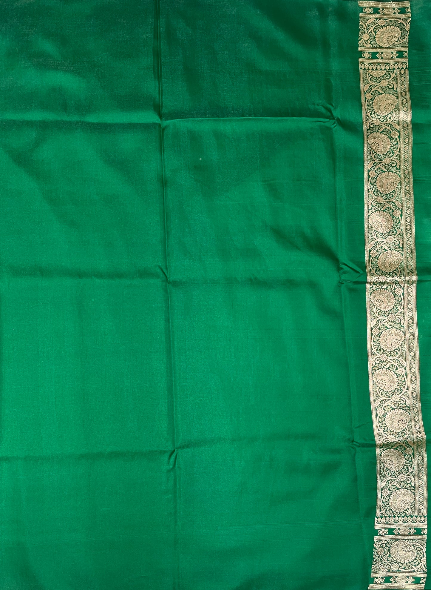 Dark Purple Katan Banarasi Saree with Silver Zari Floral Weaving And Grand Pallu B0587ds