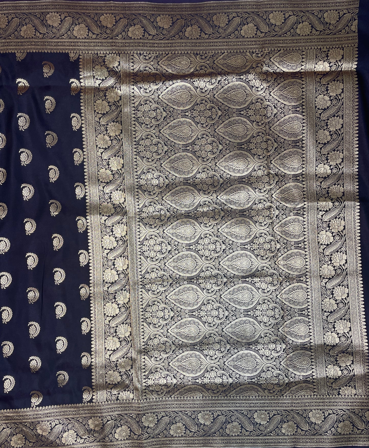 Deep Navy Blue Katan Banarasi Saree with Silver Zari Floral Weaving And Grand Pallu B0588ds