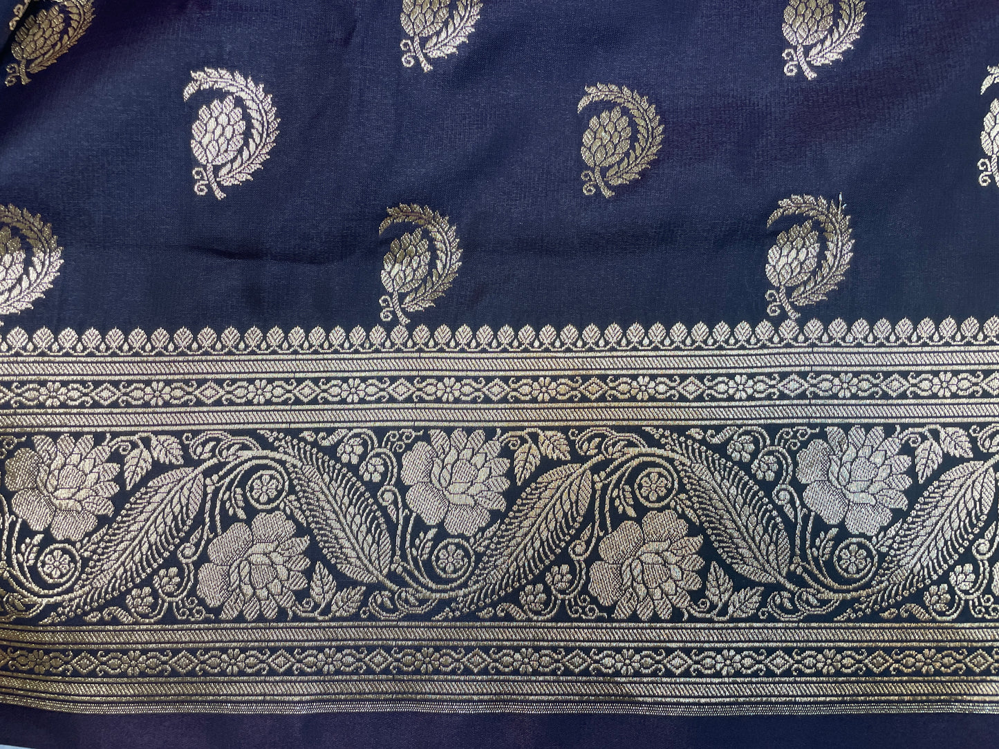 Deep Navy Blue Katan Banarasi Saree with Silver Zari Floral Weaving And Grand Pallu B0588ds