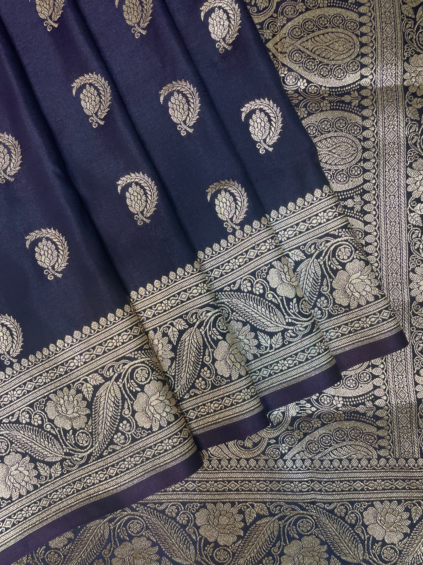 Deep Navy Blue Katan Banarasi Saree with Silver Zari Floral Weaving And Grand Pallu B0588ds