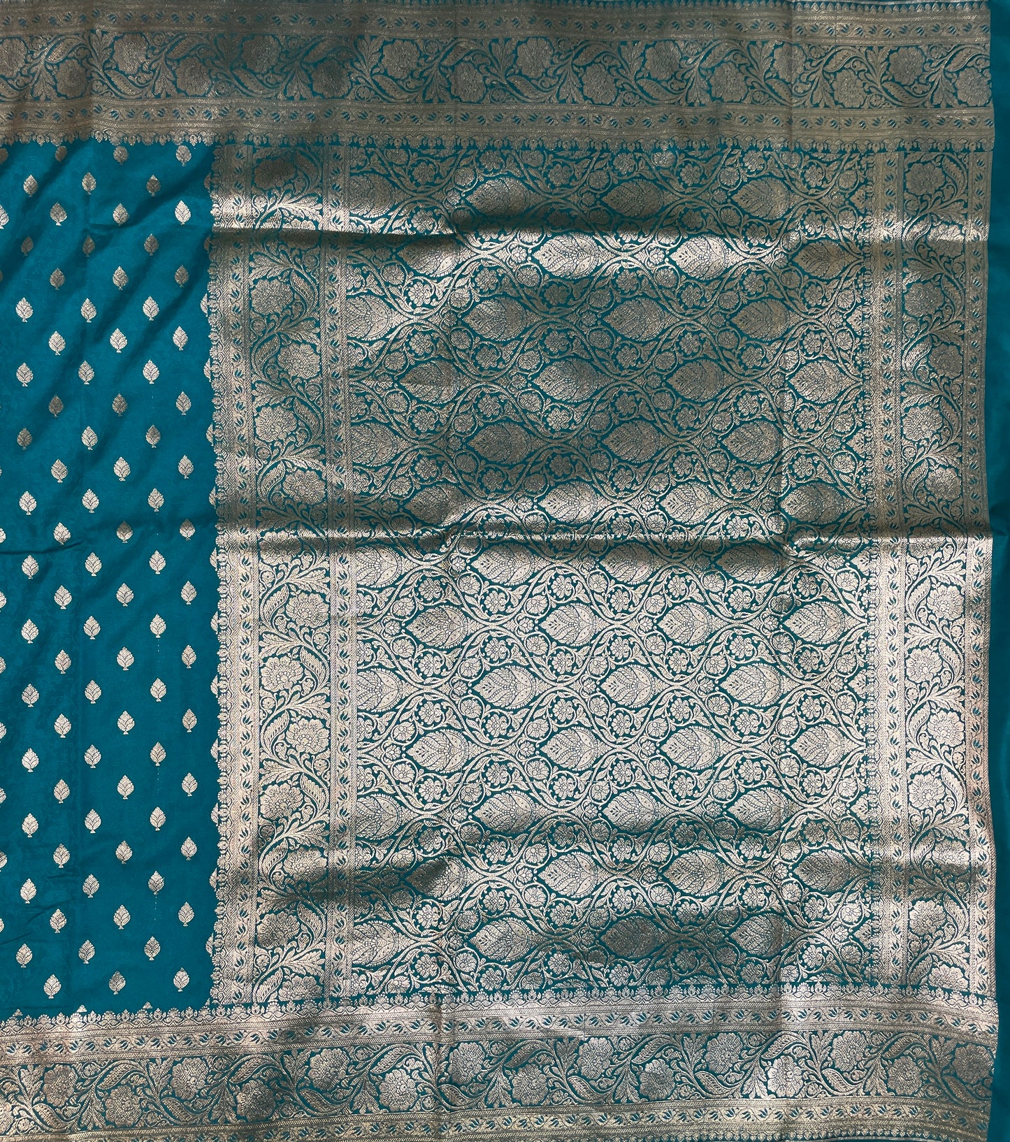 Teal Blue Katan Banarasi Saree with Silver Zari Floral Weaving And Grand Pallu B0589ds