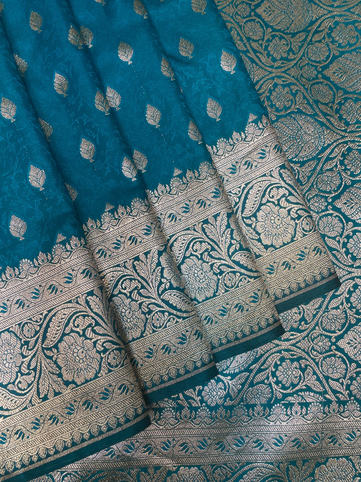 Teal Blue Katan Banarasi Saree with Silver Zari Floral Weaving And Grand Pallu B0589ds
