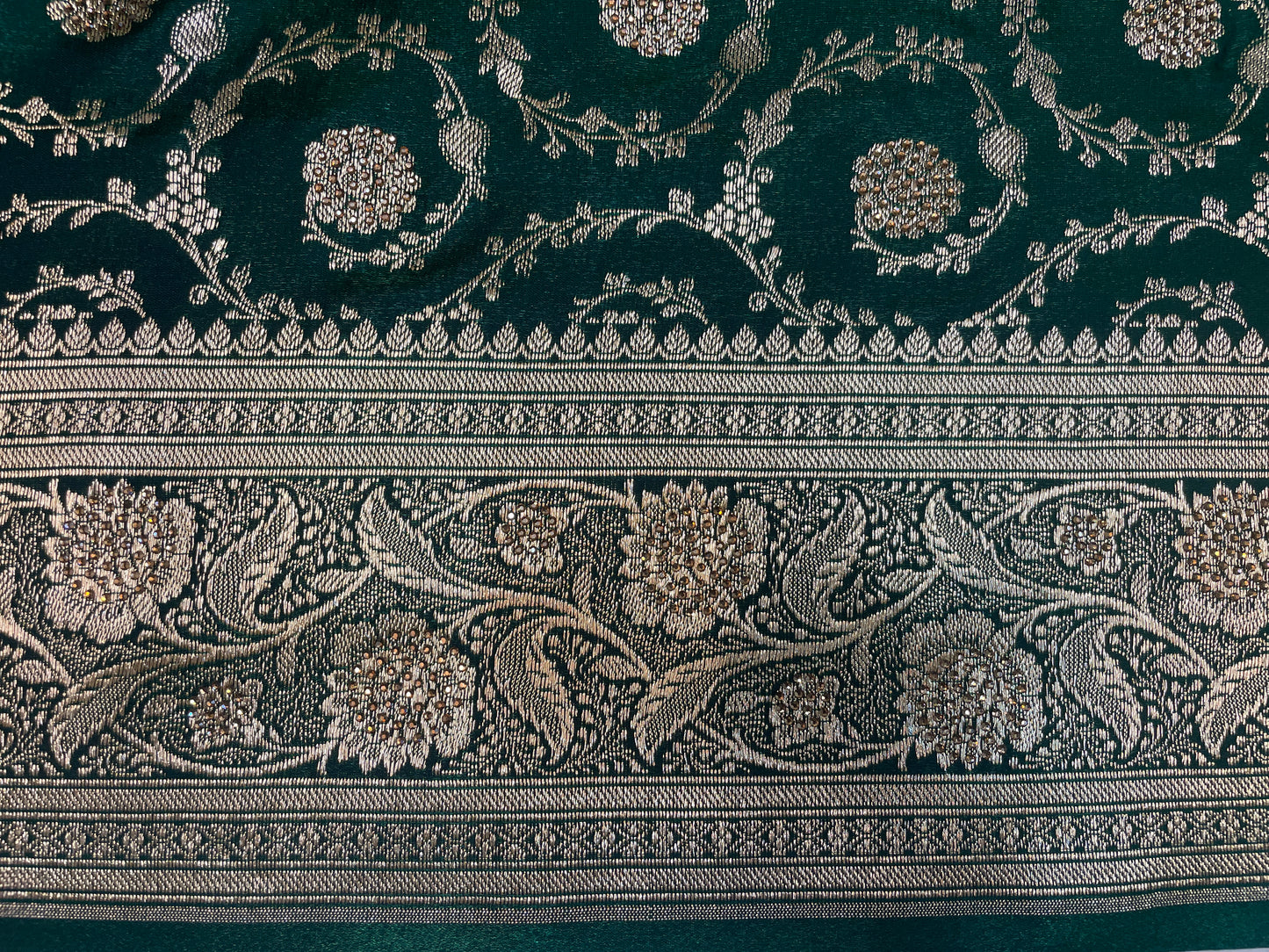 Dark Green Katan Banarasi Saree with Silver Zari Floral Weaving And Grand Pallu B0592ds