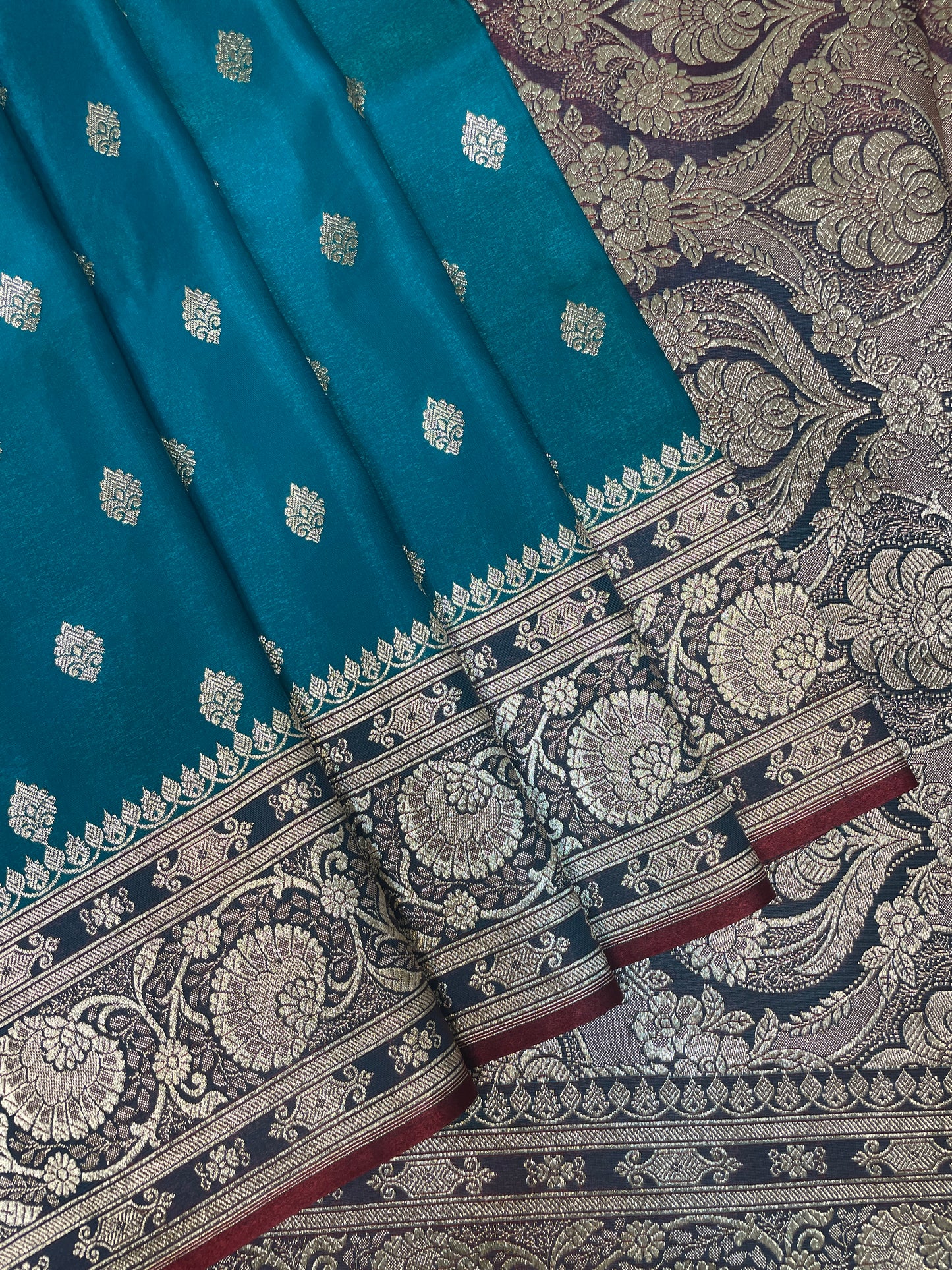 Light Blue and Red Katan Banarasi Saree with Silver Zari Floral Weaving And Grand Pallu B0593ds