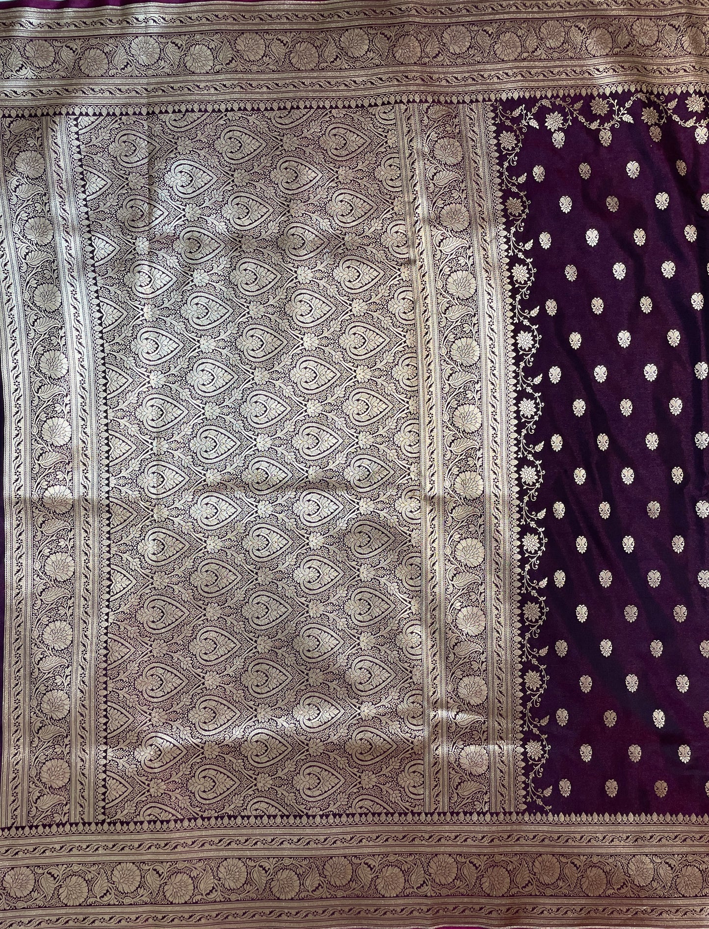 Dark Purple Katan Banarasi Saree with Silver Zari Floral Weaving And Grand Pallu B0595ds