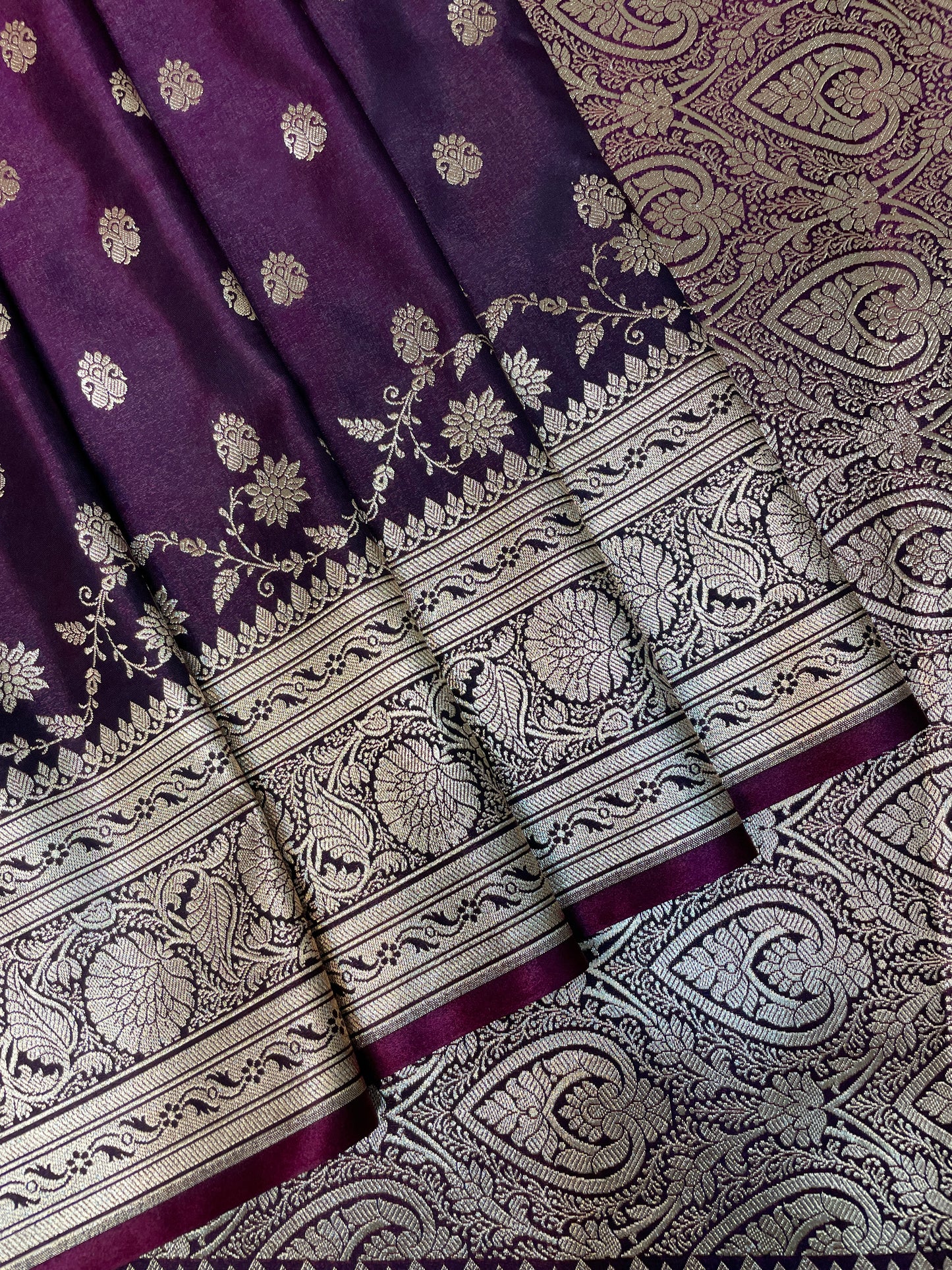 Dark Purple Katan Banarasi Saree with Silver Zari Floral Weaving And Grand Pallu B0595ds