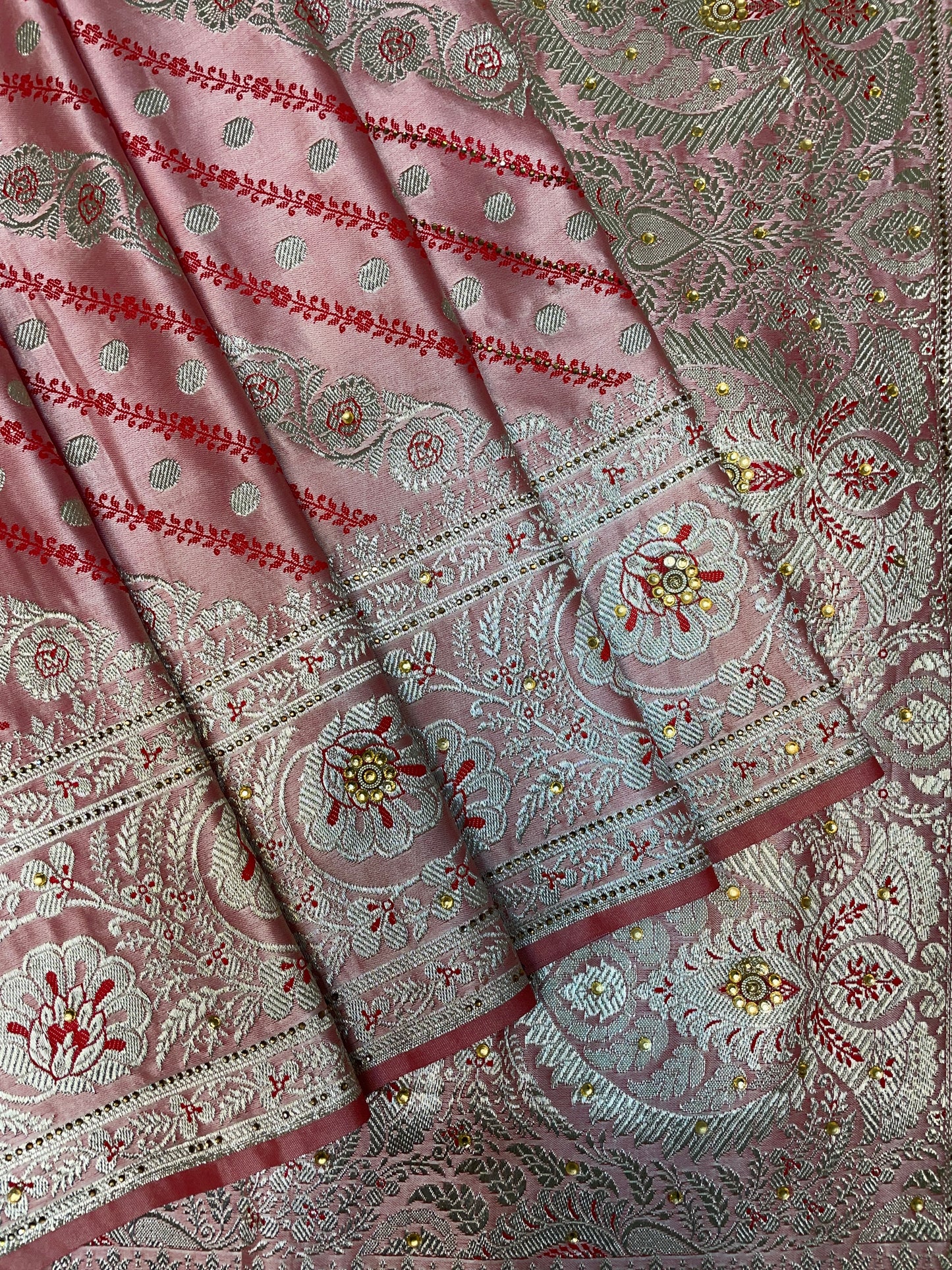 Light Pink Katan Banarasi Saree with Silver Zari Floral Weaving And Grand Pallu B0599ds