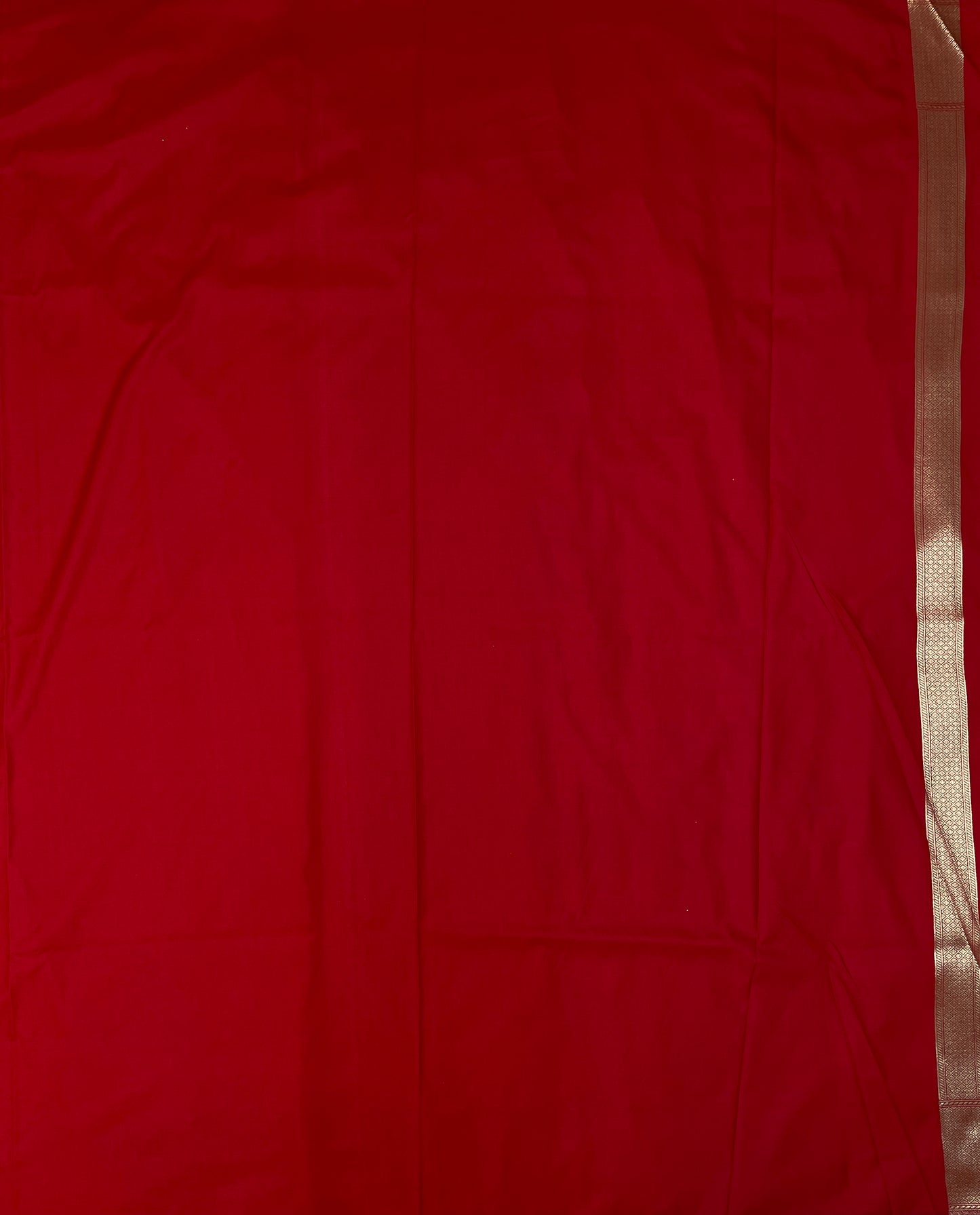 Red Katan Banarasi Saree with Silver Zari Floral Weaving And Grand Pallu B0600ds