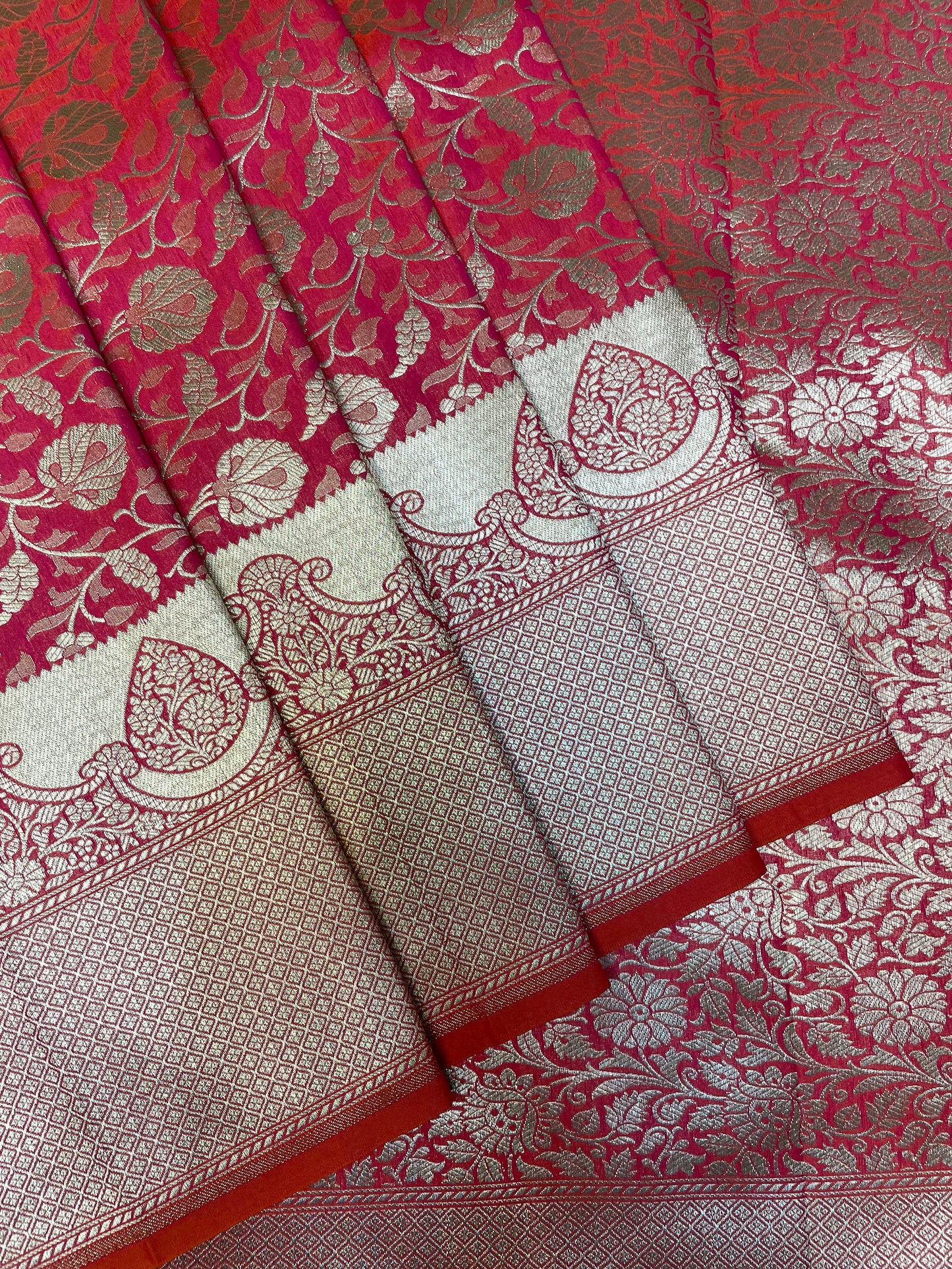 Pink Katan Banarasi Saree with Silver Zari Floral Weaving And Grand Pallu B05601ds