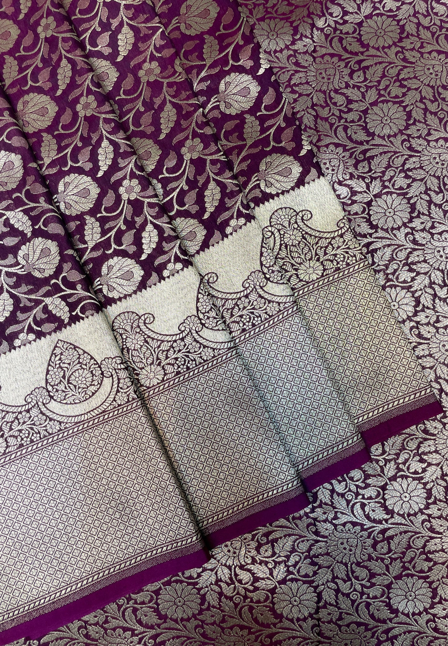 Dark Purple Katan Banarasi Saree with Silver Zari Floral Weaving And Grand Pallu B0602ds