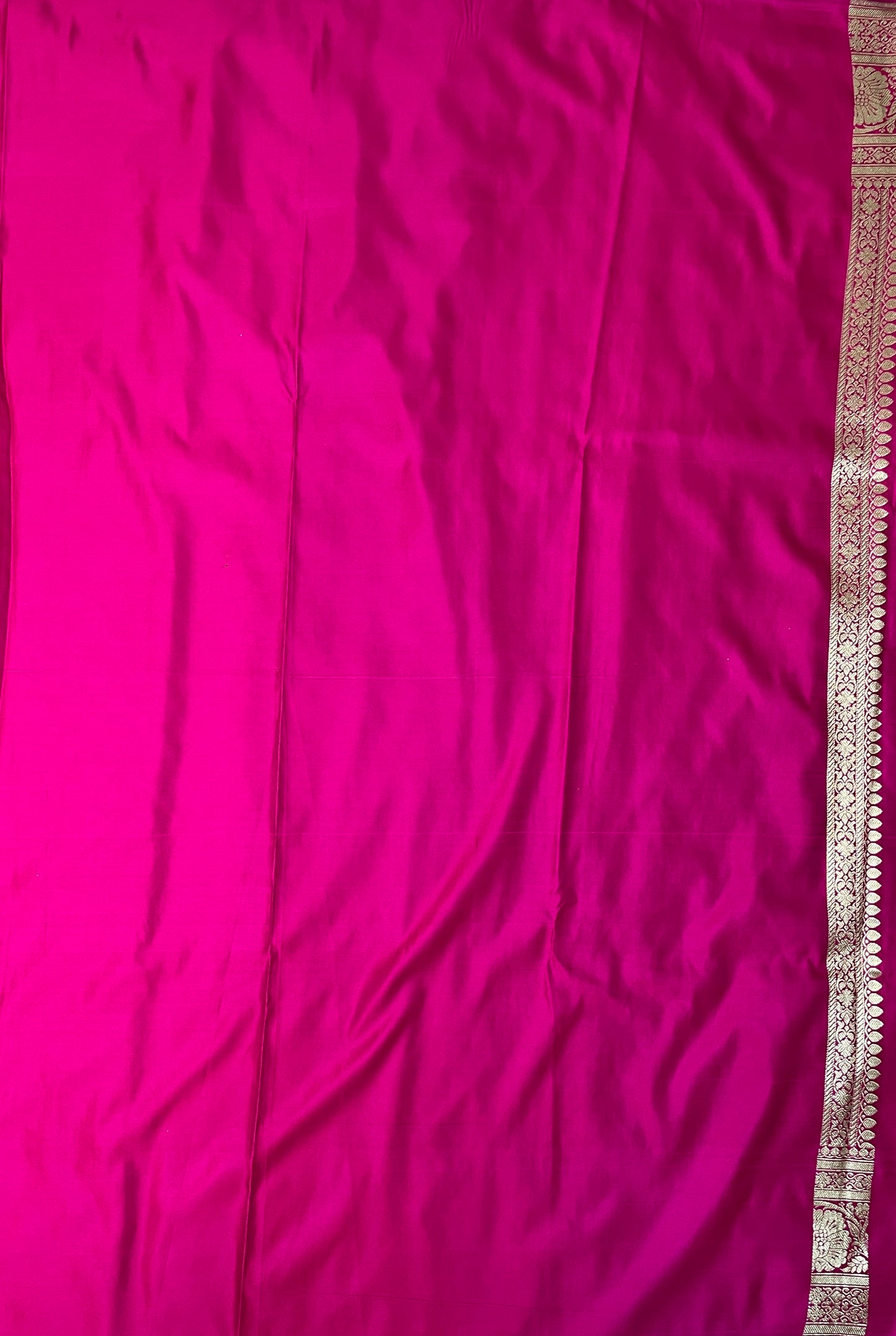 Yellow And Pink Katan Banarasi Saree with Silver Zari Floral Weaving And Grand Pallu B0610ds