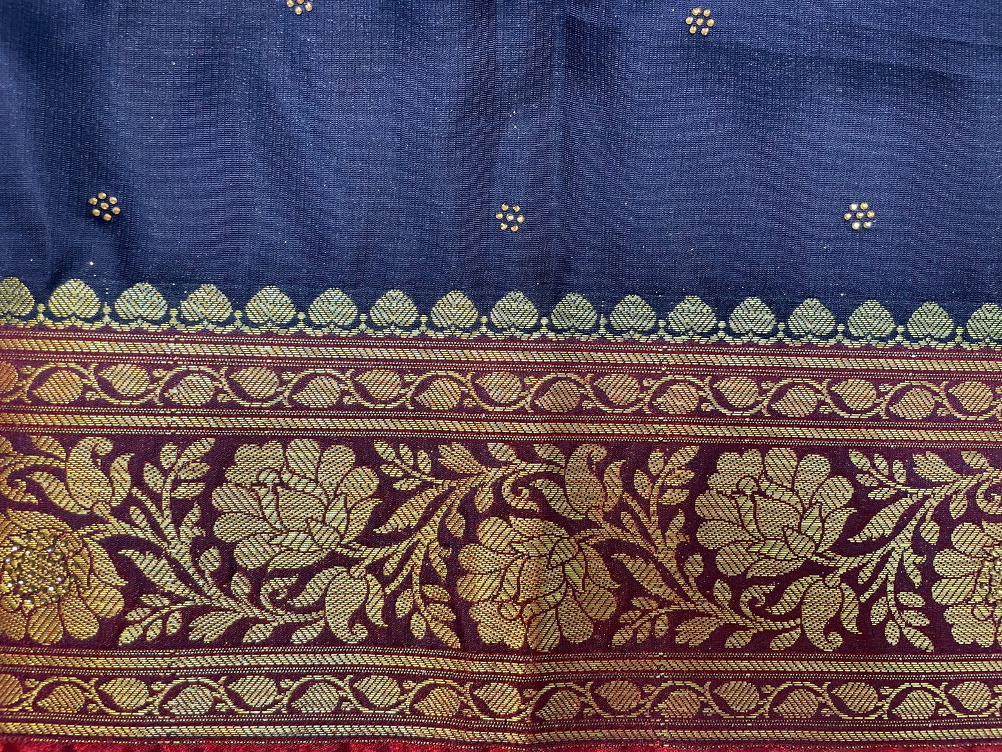 Navy Blue And Red Katan Banarasi Saree with Silver Zari Floral Weaving And Grand Pallu B0612ds