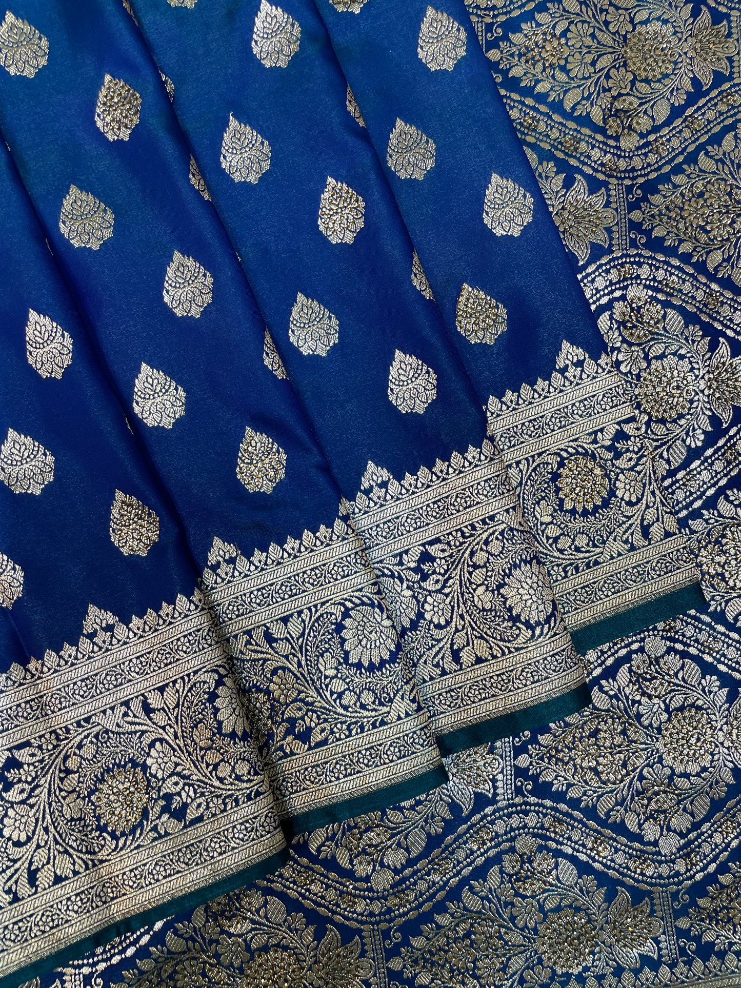 Dark Blue Katan Banarasi Saree with Silver Zari Floral Weaving And Grand Pallu B0613ds