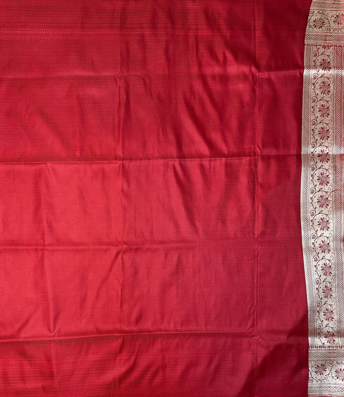 Cream And Red Katan Banarasi Saree with Silver Zari Floral Weaving And Grand Pallu B0614ds