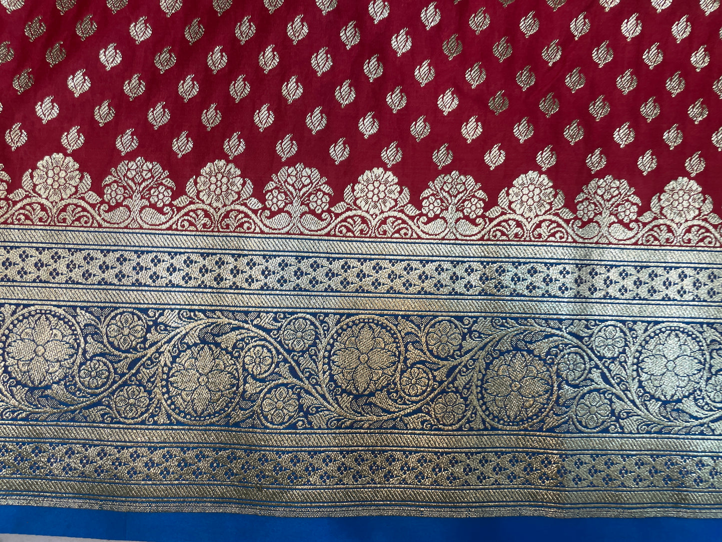 Maroon And Light Blue Katan Banarasi Saree with Silver Zari Floral Weaving And Grand Pallu B0615ds