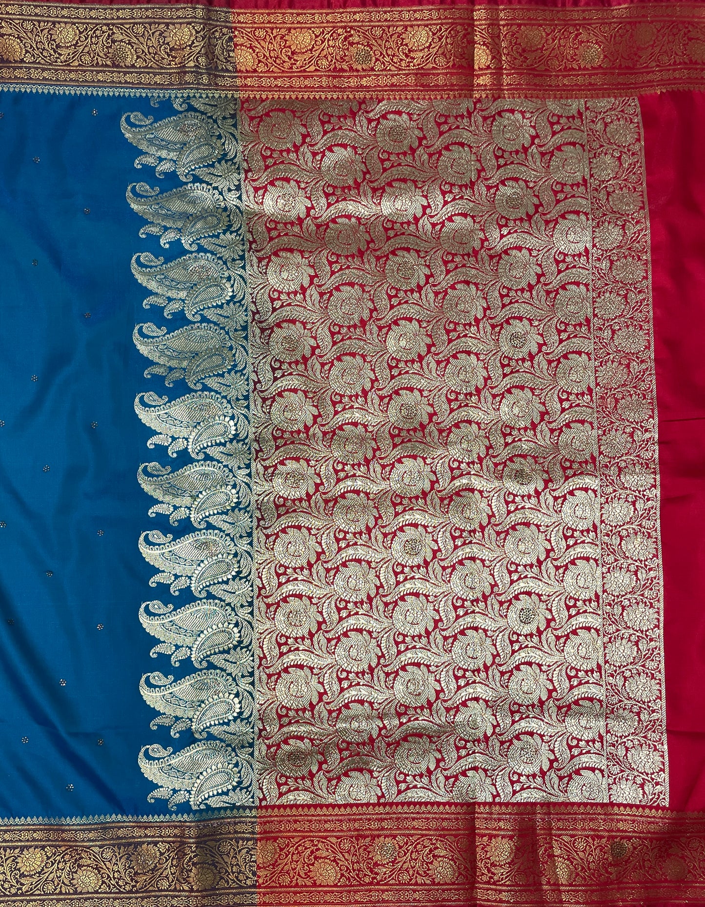 Light Blue And Red Katan Banarasi Saree with Silver Zari Floral Weaving And Grand Pallu B0616ds