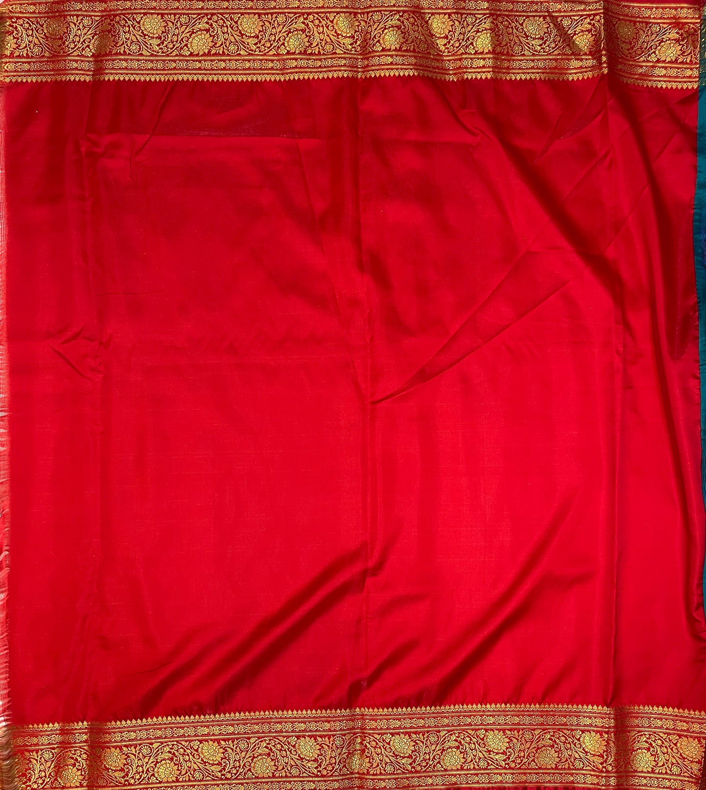 Light Blue And Red Katan Banarasi Saree with Silver Zari Floral Weaving And Grand Pallu B0616ds