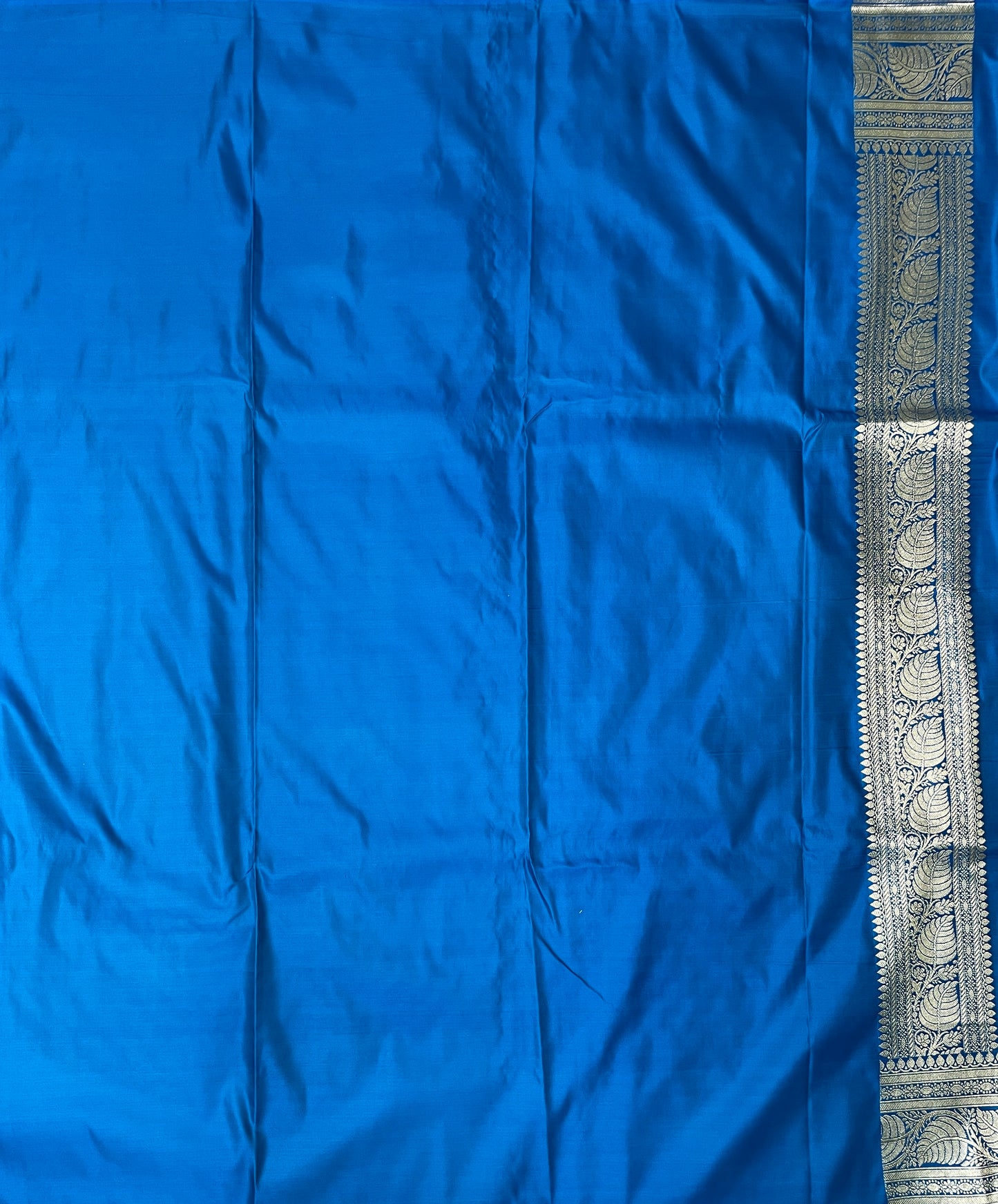 Maroon And Light Blue Katan Banarasi Saree with Silver Zari Floral Weaving And Grand Pallu B0618ds