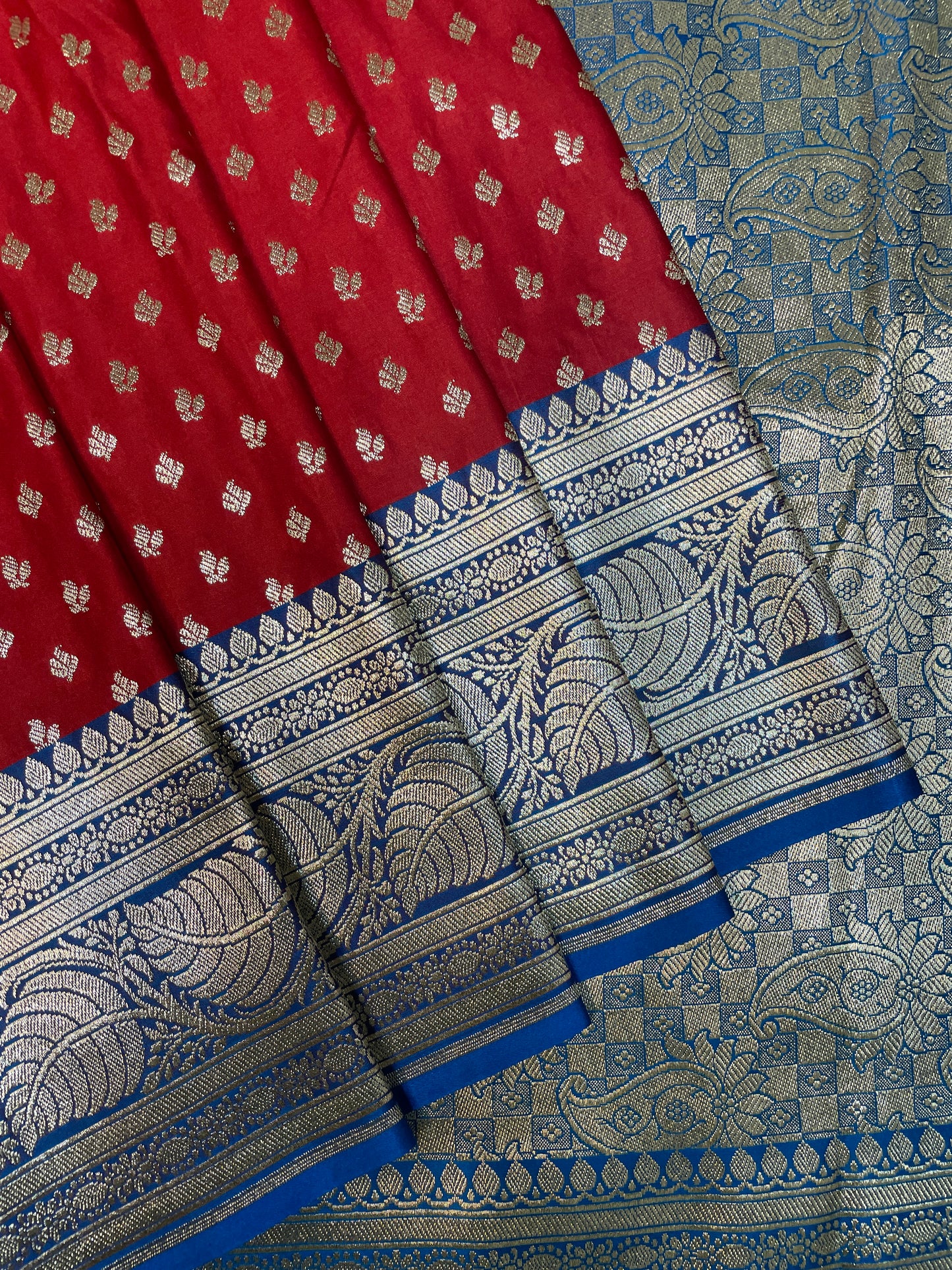 Maroon And Light Blue Katan Banarasi Saree with Silver Zari Floral Weaving And Grand Pallu B0618ds
