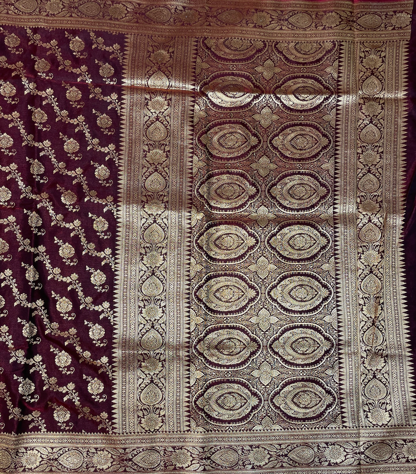 Dark Maroon Katan Banarasi Saree with Silver Zari Floral Weaving And Grand Pallu B0622ds