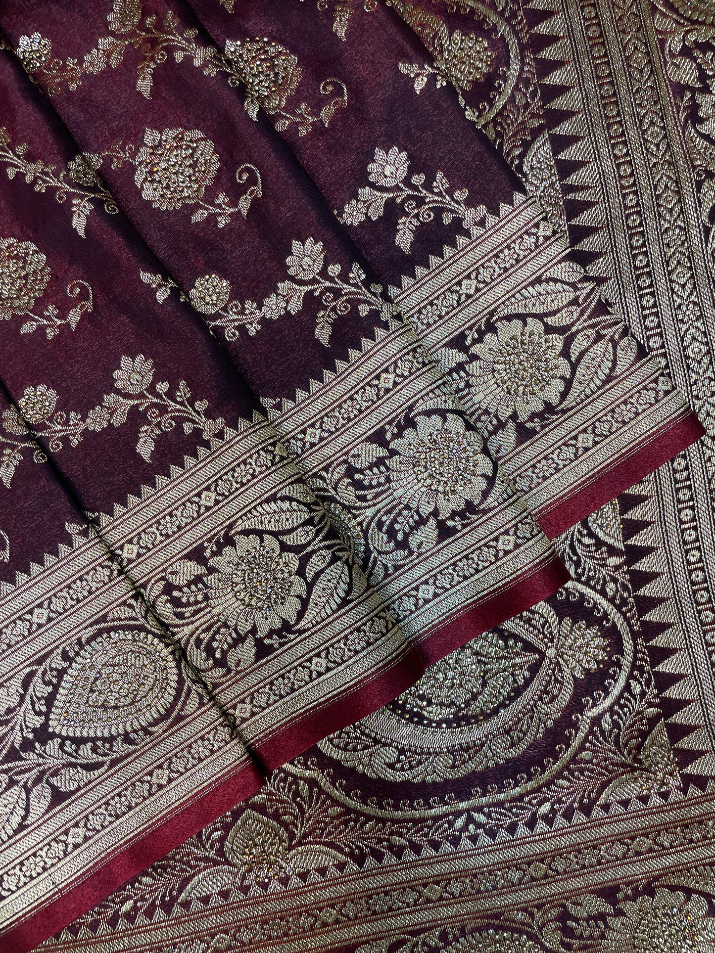 Dark Maroon Katan Banarasi Saree with Silver Zari Floral Weaving And Grand Pallu B0622ds