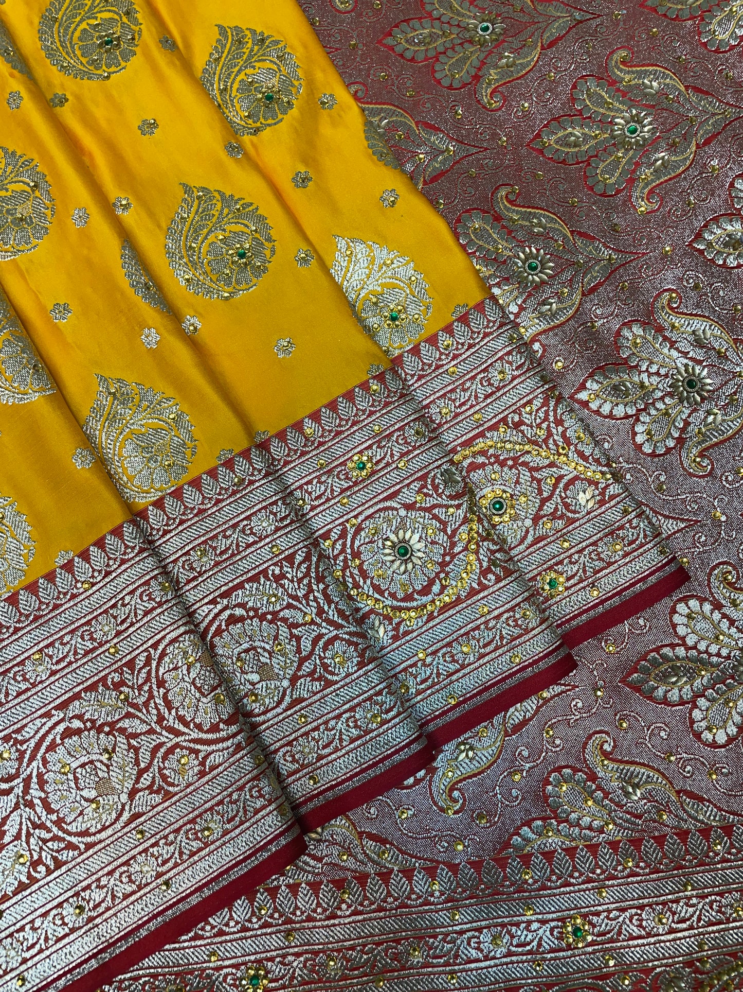 Yellow And Red Katan Banarasi Saree with Silver Zari Floral Weaving And Grand Pallu B0625ds