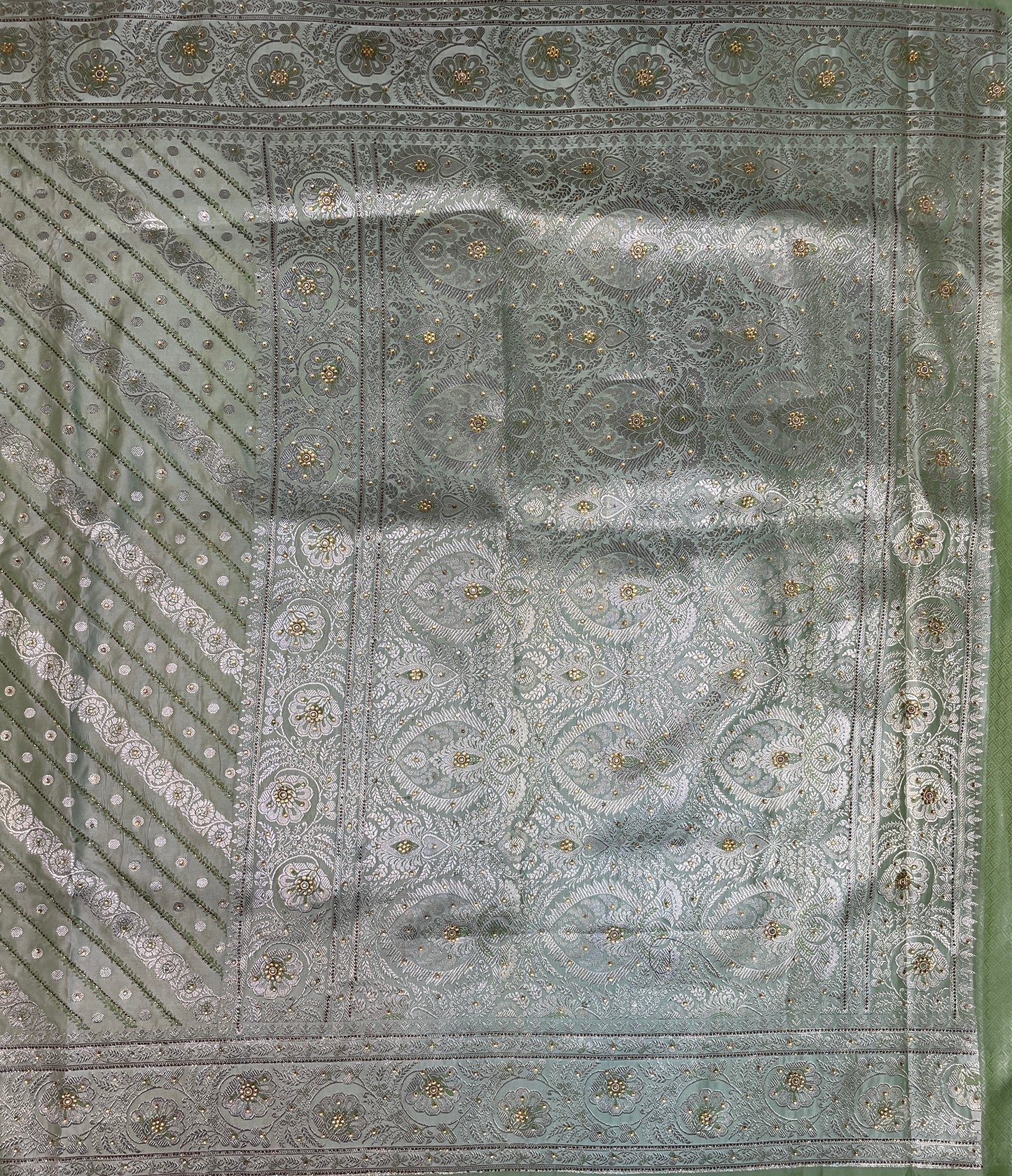 Light Green Katan Banarasi Saree with Silver Zari Floral Weaving And Grand Pallu B0628ds