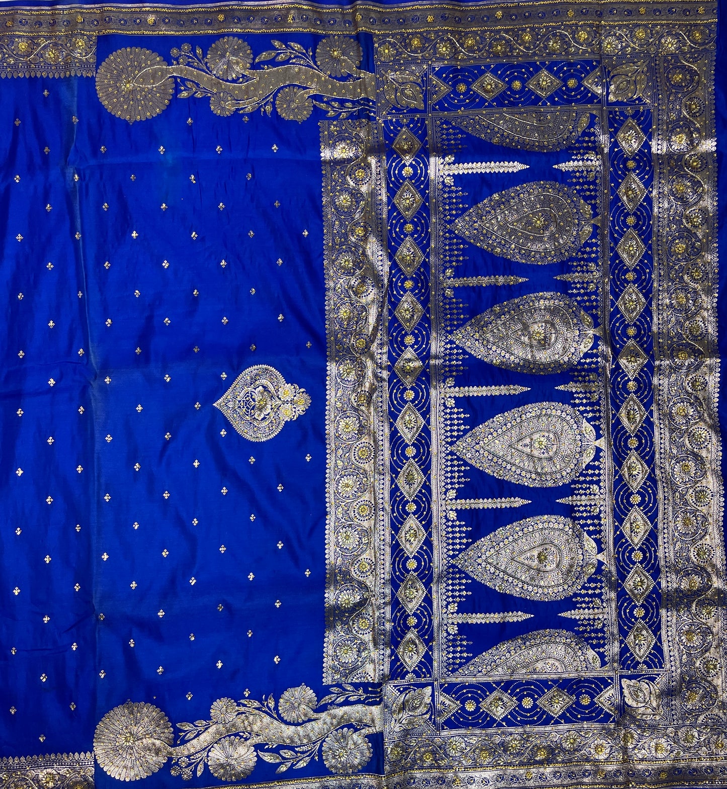 Dark Blue Katan Banarasi Saree with Silver Zari Floral Weaving And Grand Pallu B0632ds