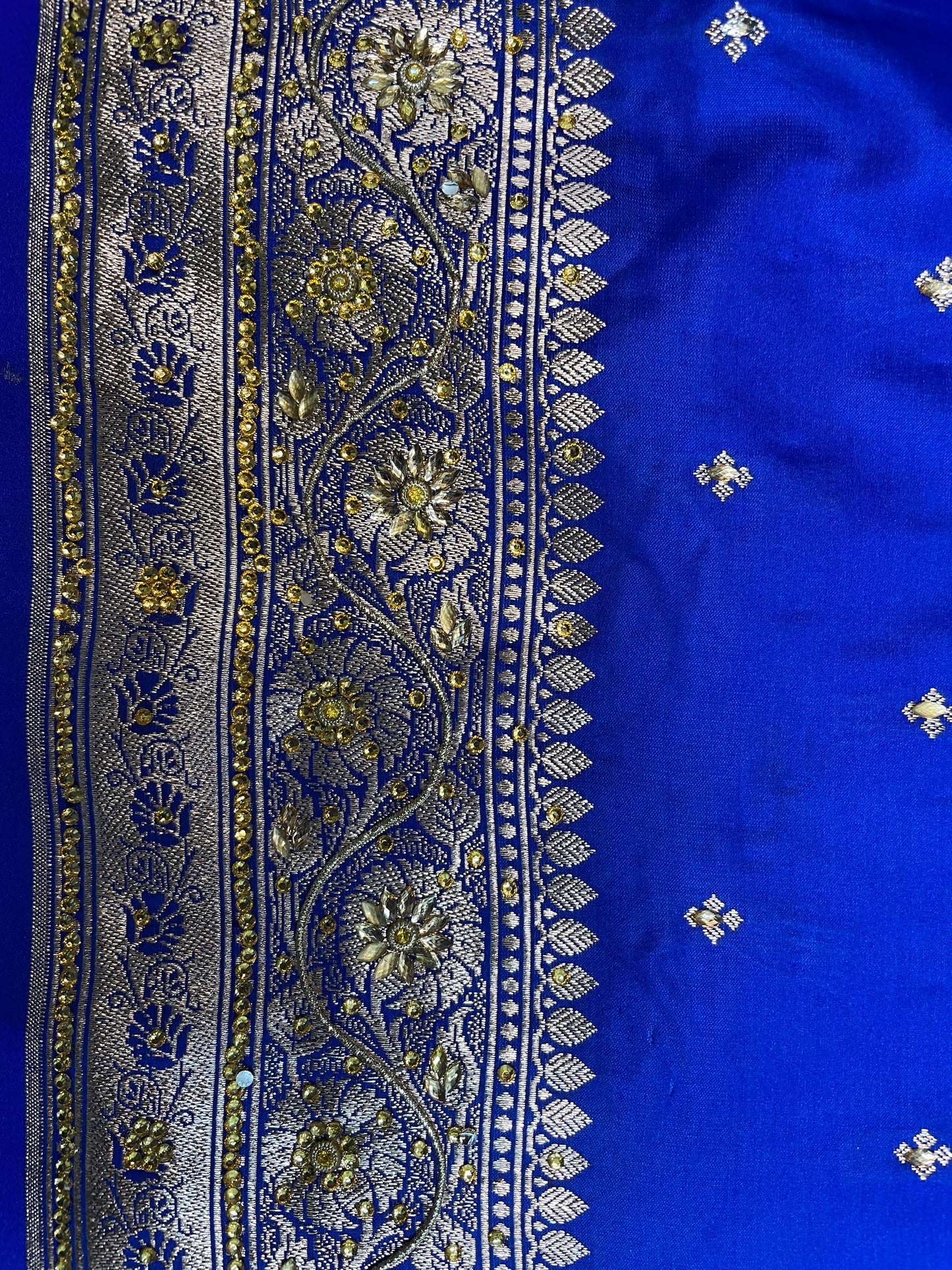Dark Blue Katan Banarasi Saree with Silver Zari Floral Weaving And Grand Pallu B0632ds
