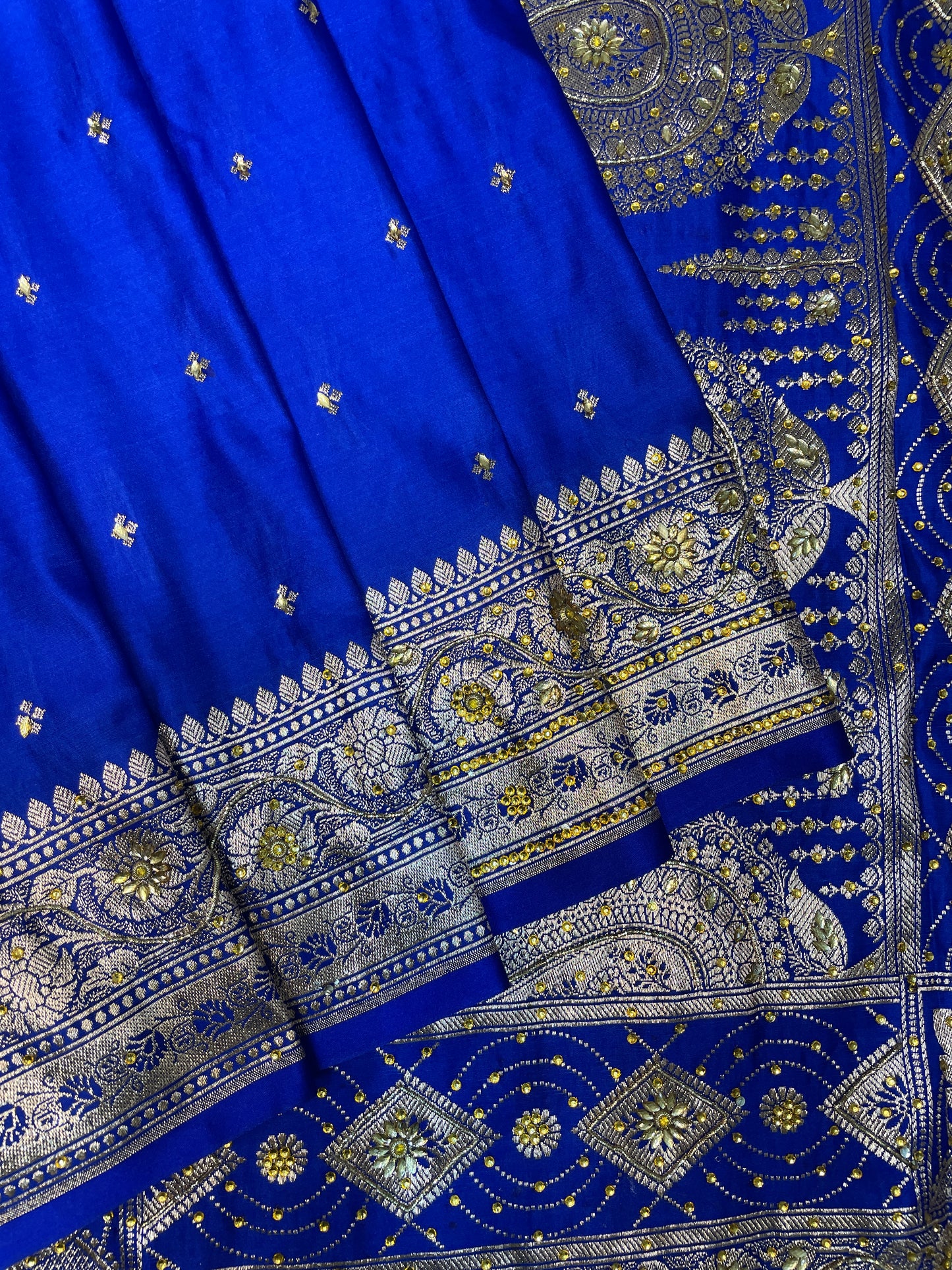 Dark Blue Katan Banarasi Saree with Silver Zari Floral Weaving And Grand Pallu B0632ds