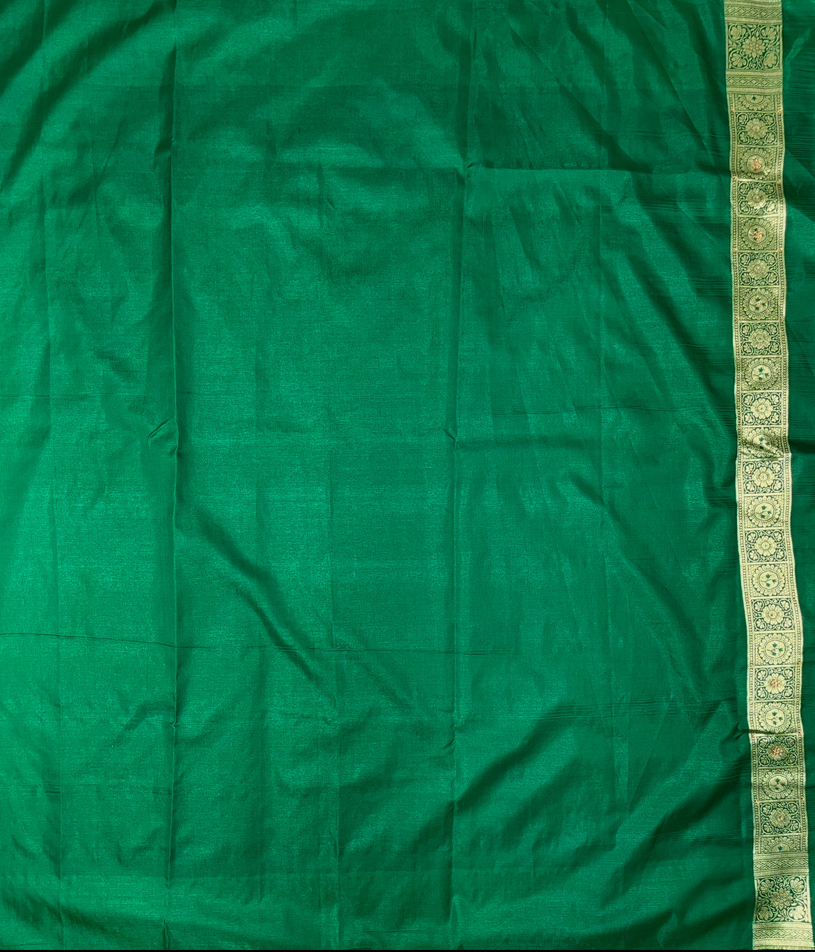 Dark Purple Katan Banarasi Saree with Silver Zari Floral Weaving And Grand Pallu B0640ds