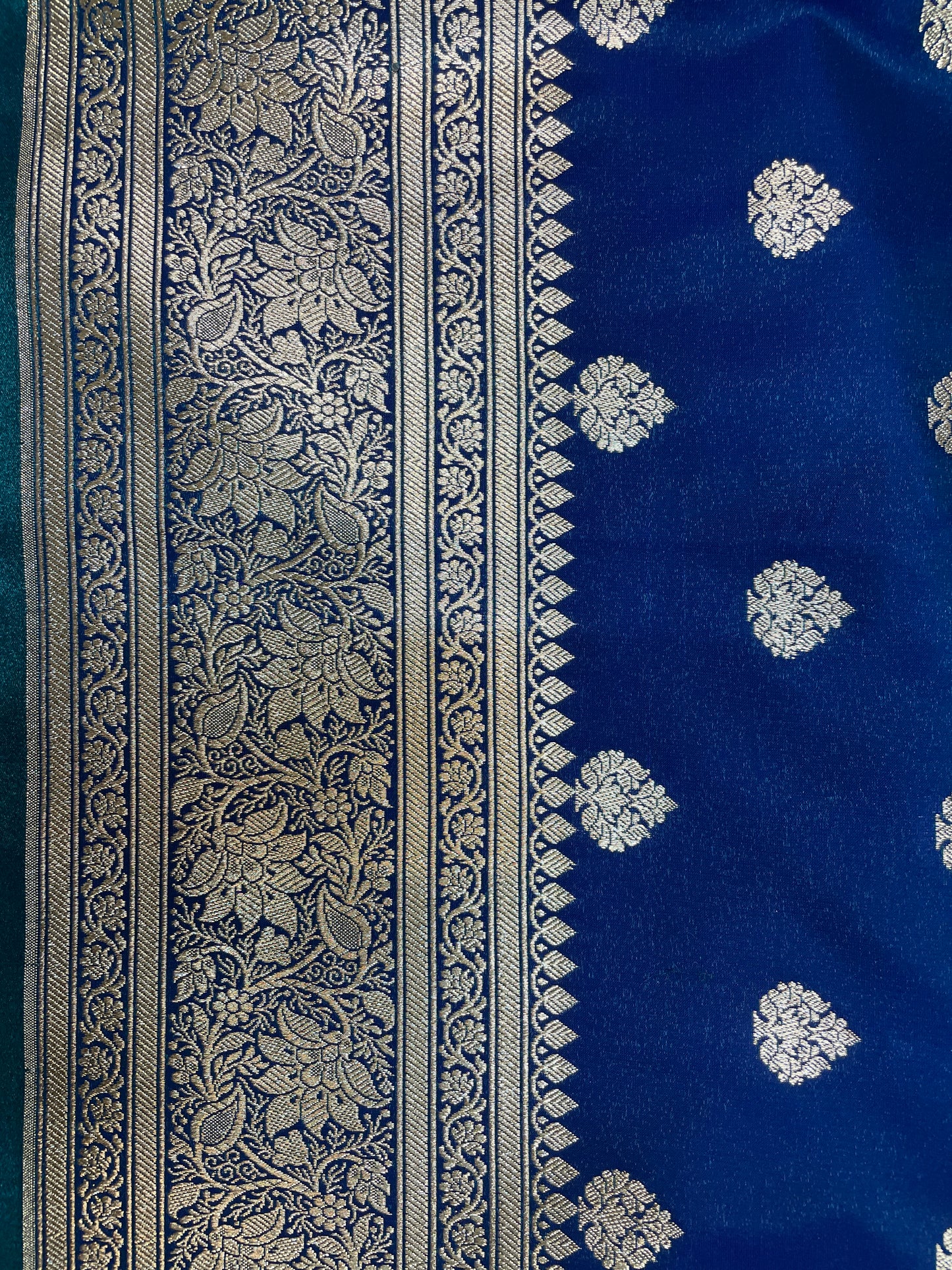 Dark Blue Katan Banarasi Saree with Gold Zari Floral Weaving And Grand Pallu B0661ds