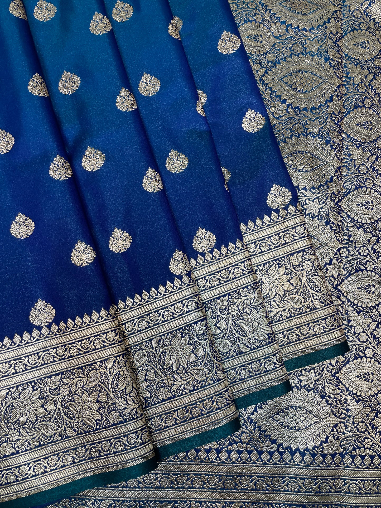 Dark Blue Katan Banarasi Saree with Gold Zari Floral Weaving And Grand Pallu B0661ds