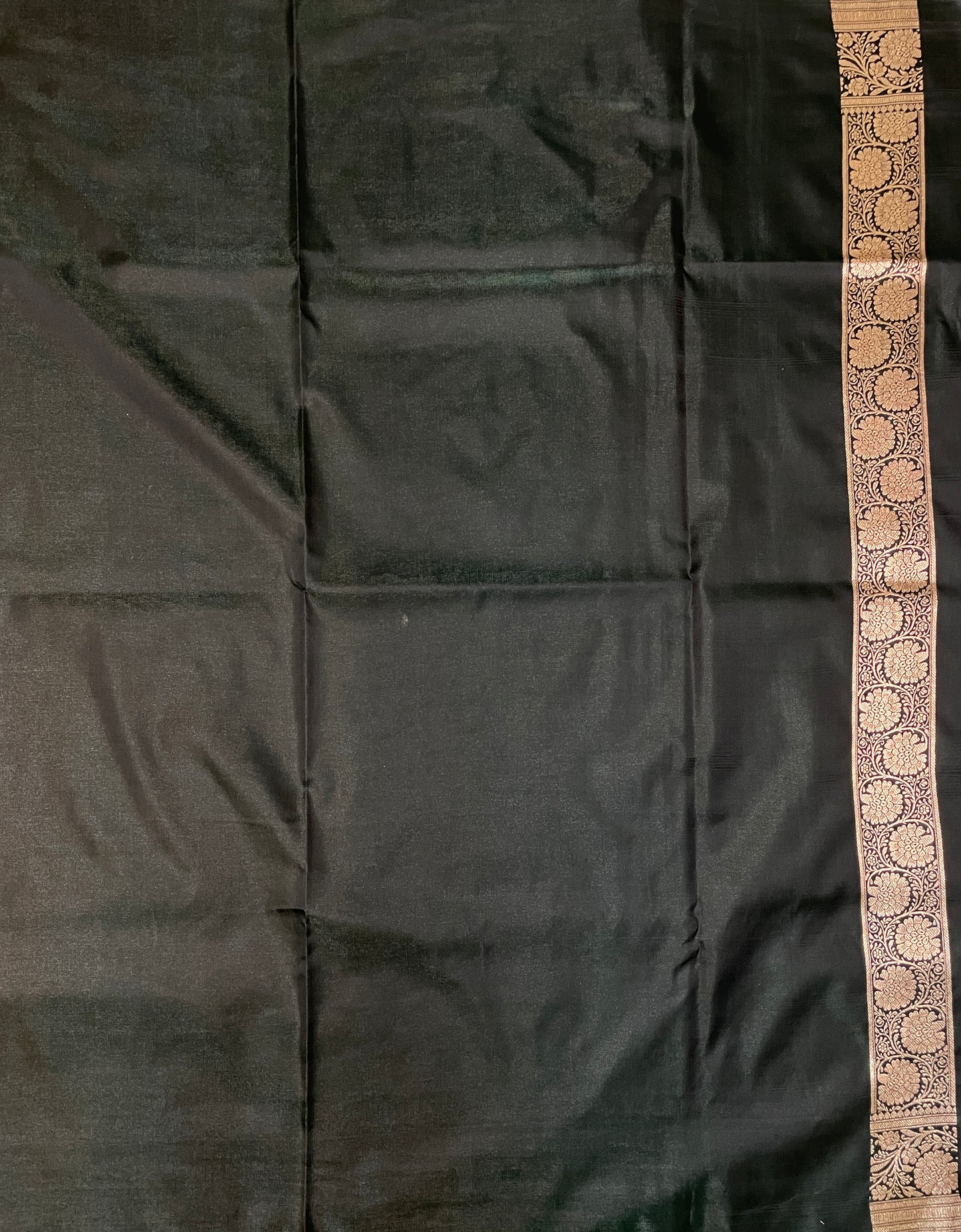 Dark Green Katan Banarasi Saree with Gold Zari Floral Weaving And Grand Pallu B0662ds