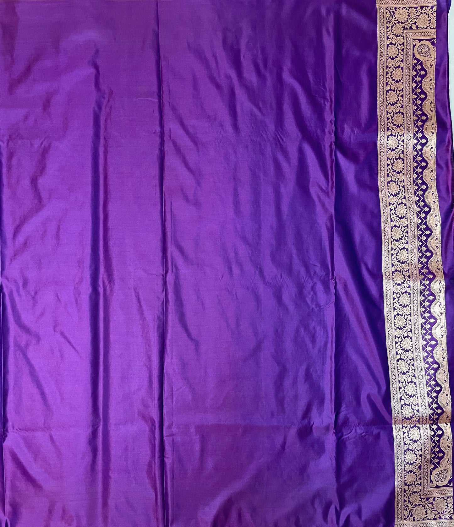 Purple Katan Banarasi Saree with Gold Zari Floral Weaving And Grand Pallu B0663ds