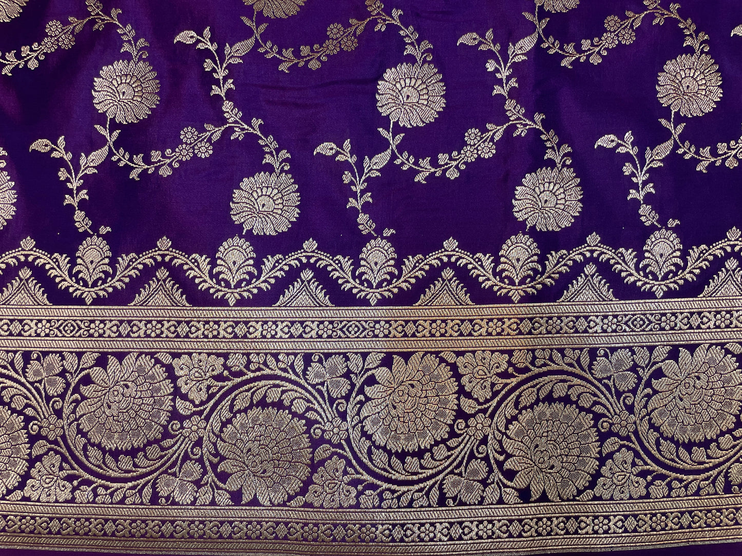 Purple Katan Banarasi Saree with Gold Zari Floral Weaving And Grand Pallu B0663ds
