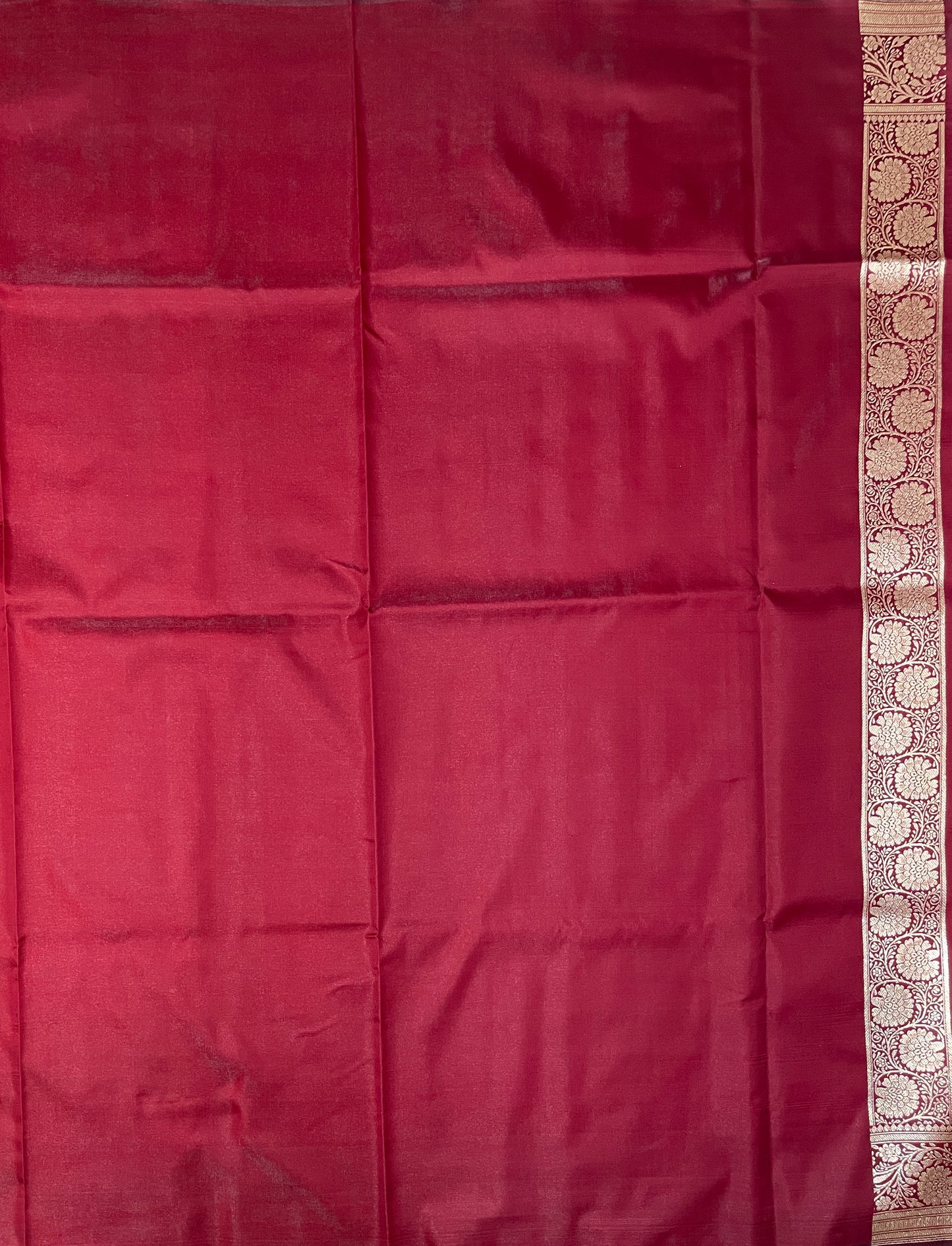 Maroon Katan Banarasi Saree with Gold Zari Floral Weaving And Grand Pallu B0665ds