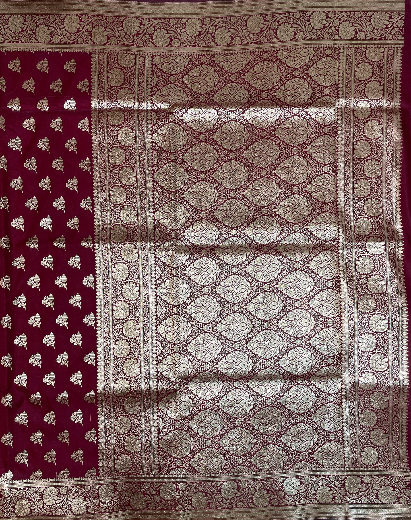 Maroon Katan Banarasi Saree with Gold Zari Floral Weaving And Grand Pallu B0665ds