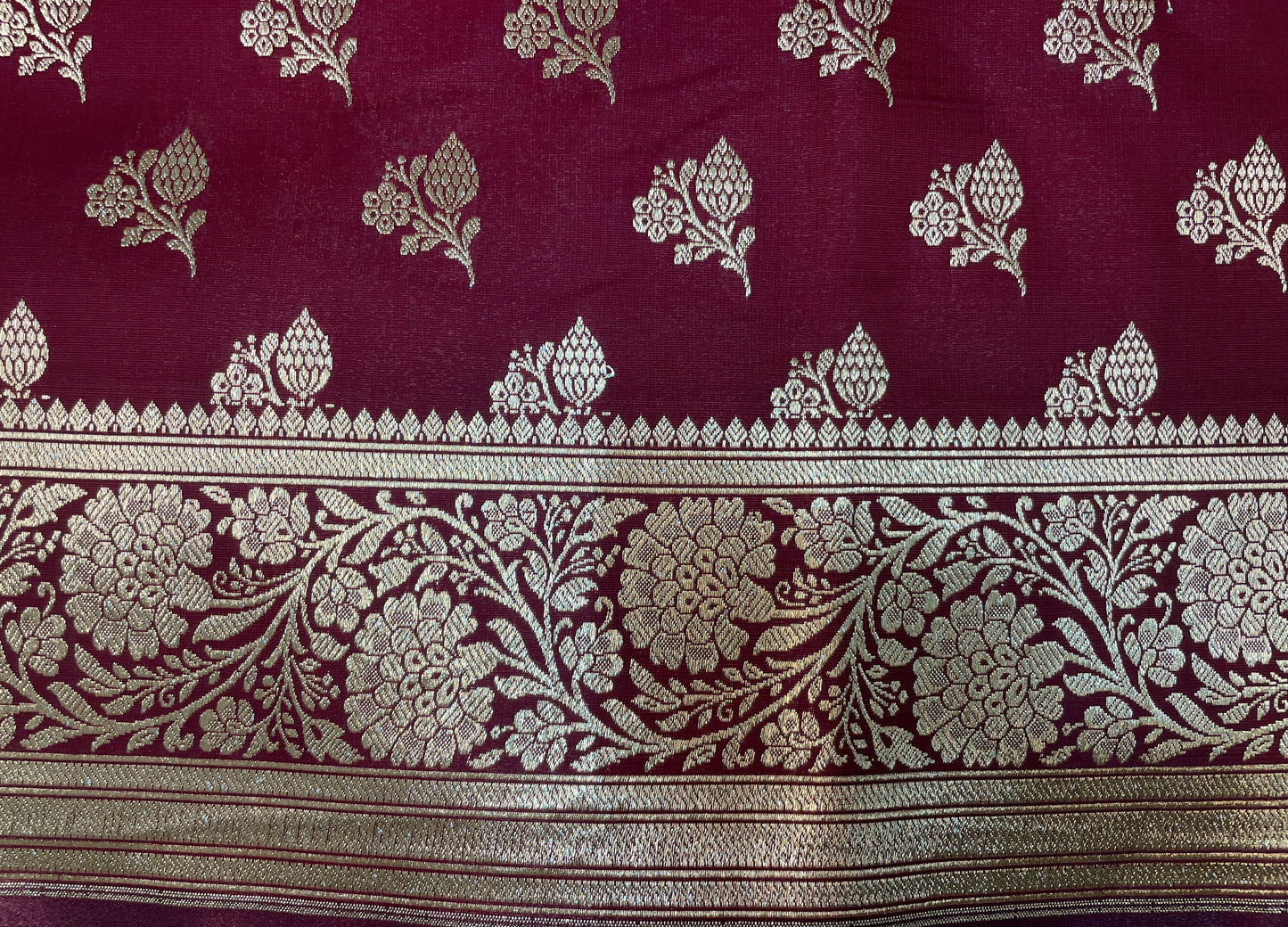 Maroon Katan Banarasi Saree with Gold Zari Floral Weaving And Grand Pallu B0665ds