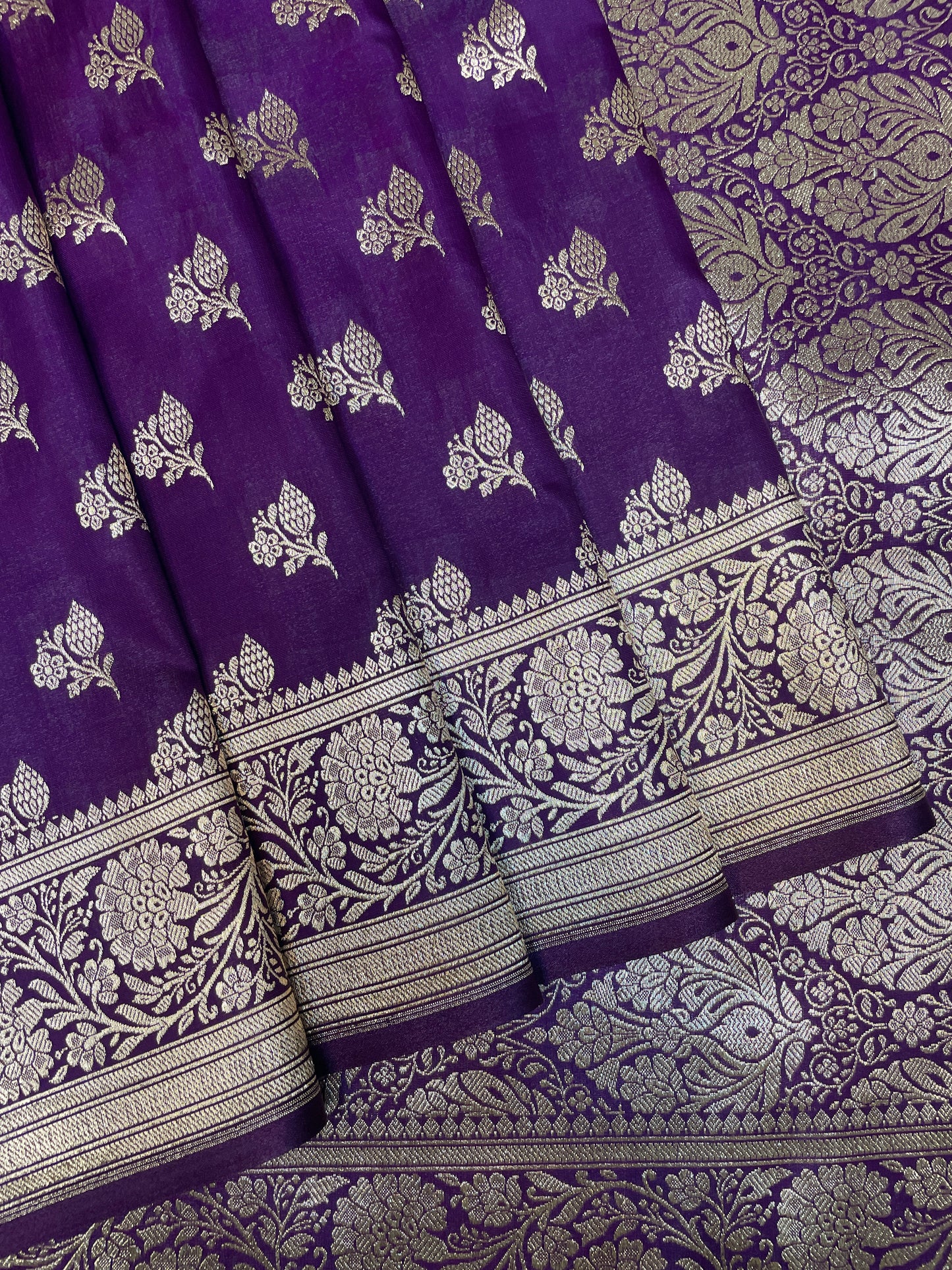 Purple Katan Banarasi Saree with Gold Zari Floral Weaving And Grand Pallu B0666ds