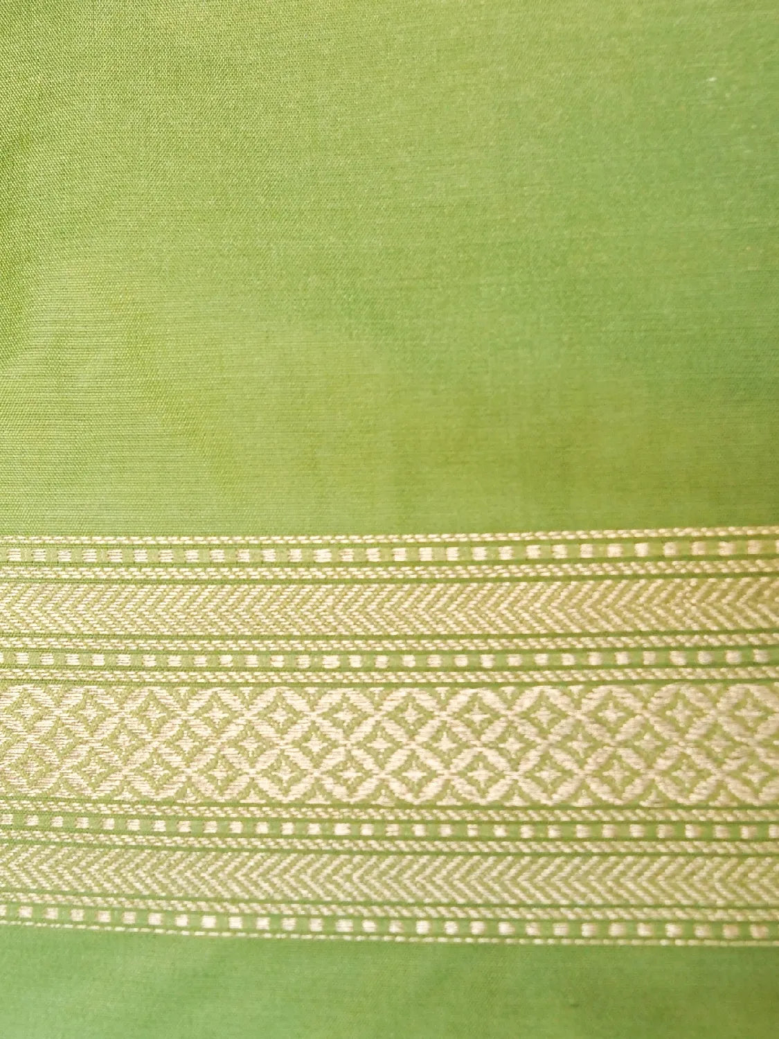 Handloom Parrot Green Banarasi Silk Saree with Golden Zari Jangla Pattern DSK0077