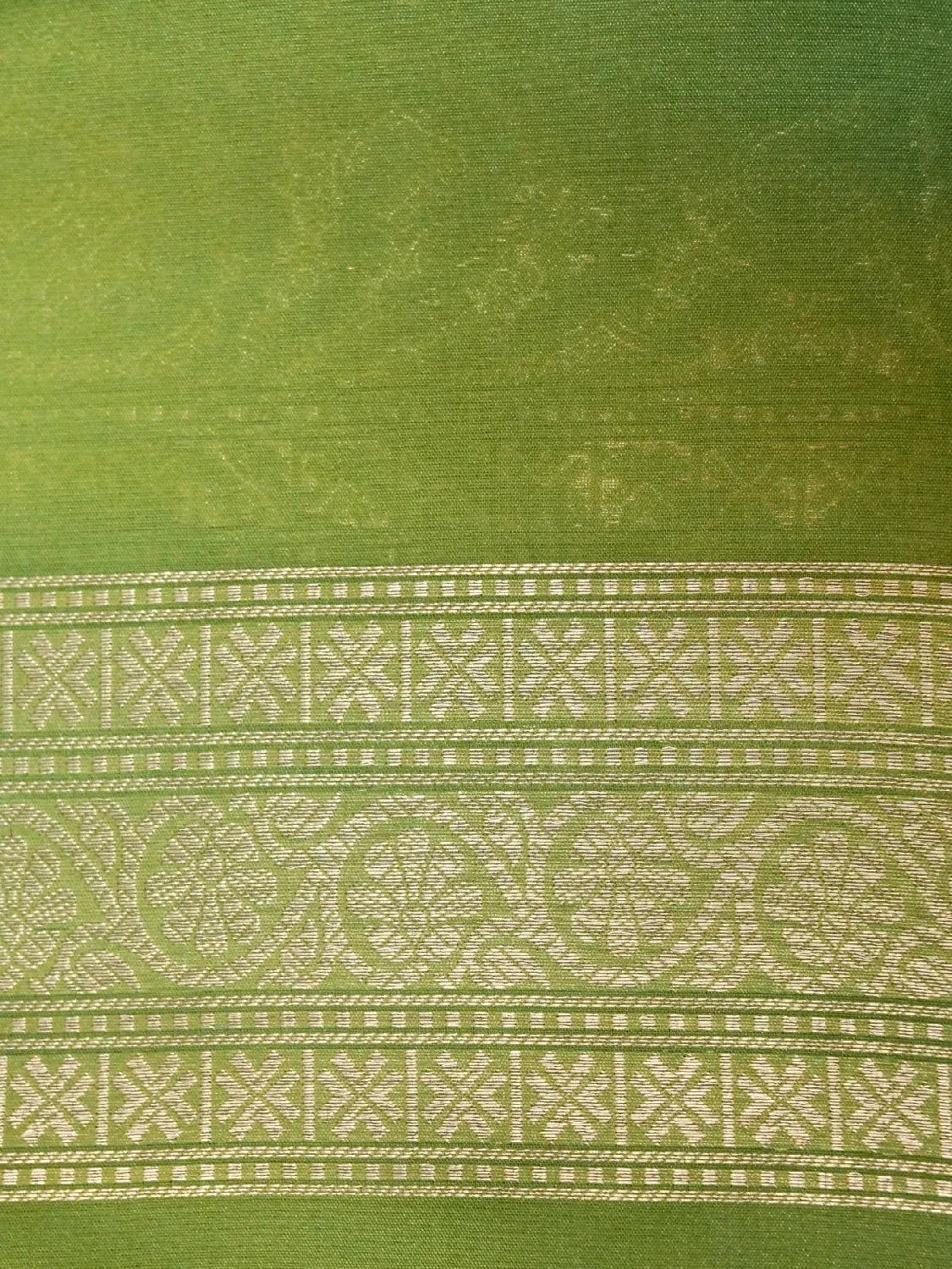 Handloom Olive Green Banarasi Silk Saree with Golden Zari Medallion Weave DSK00101